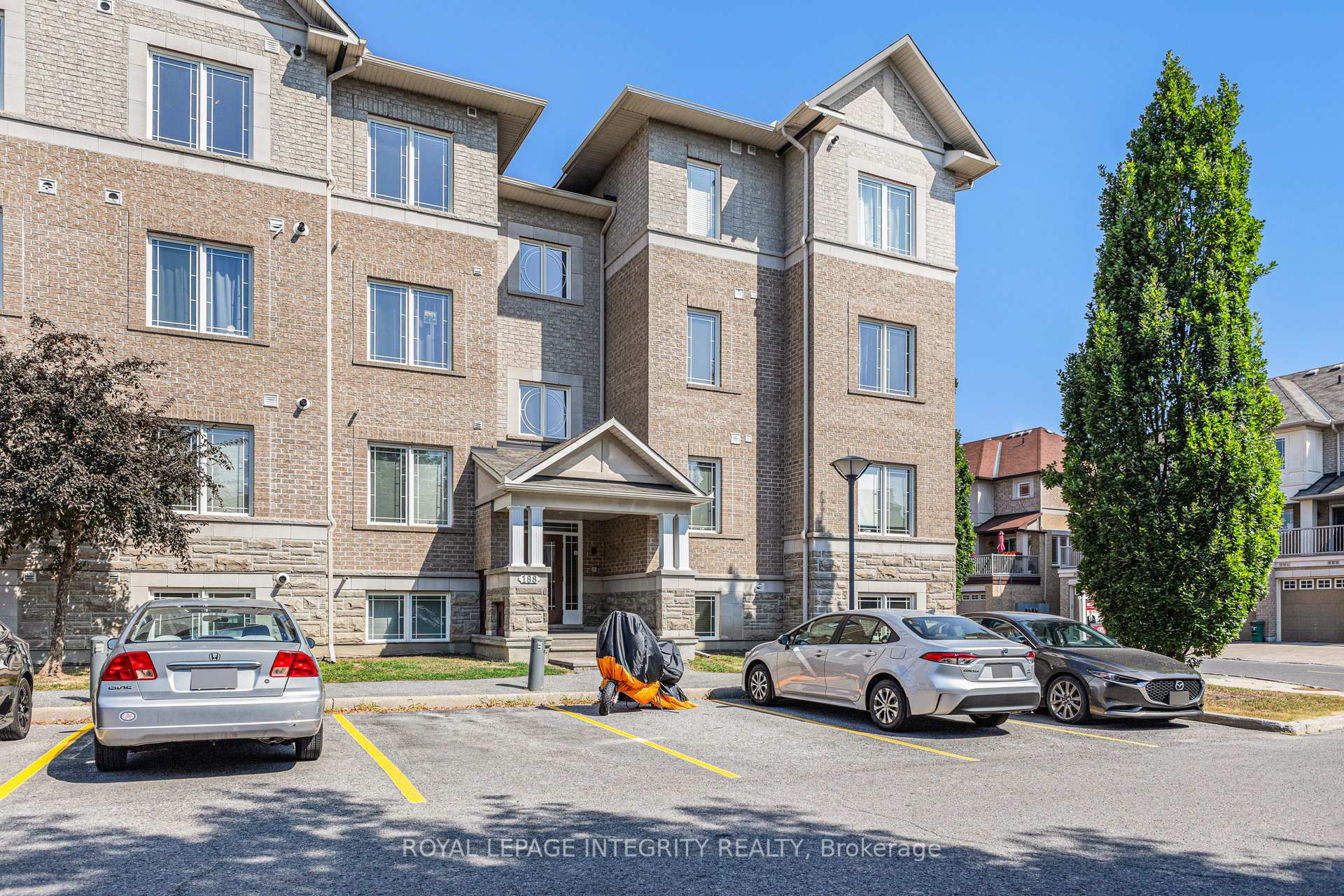 Front of Unit 8, 188 Paseo Private