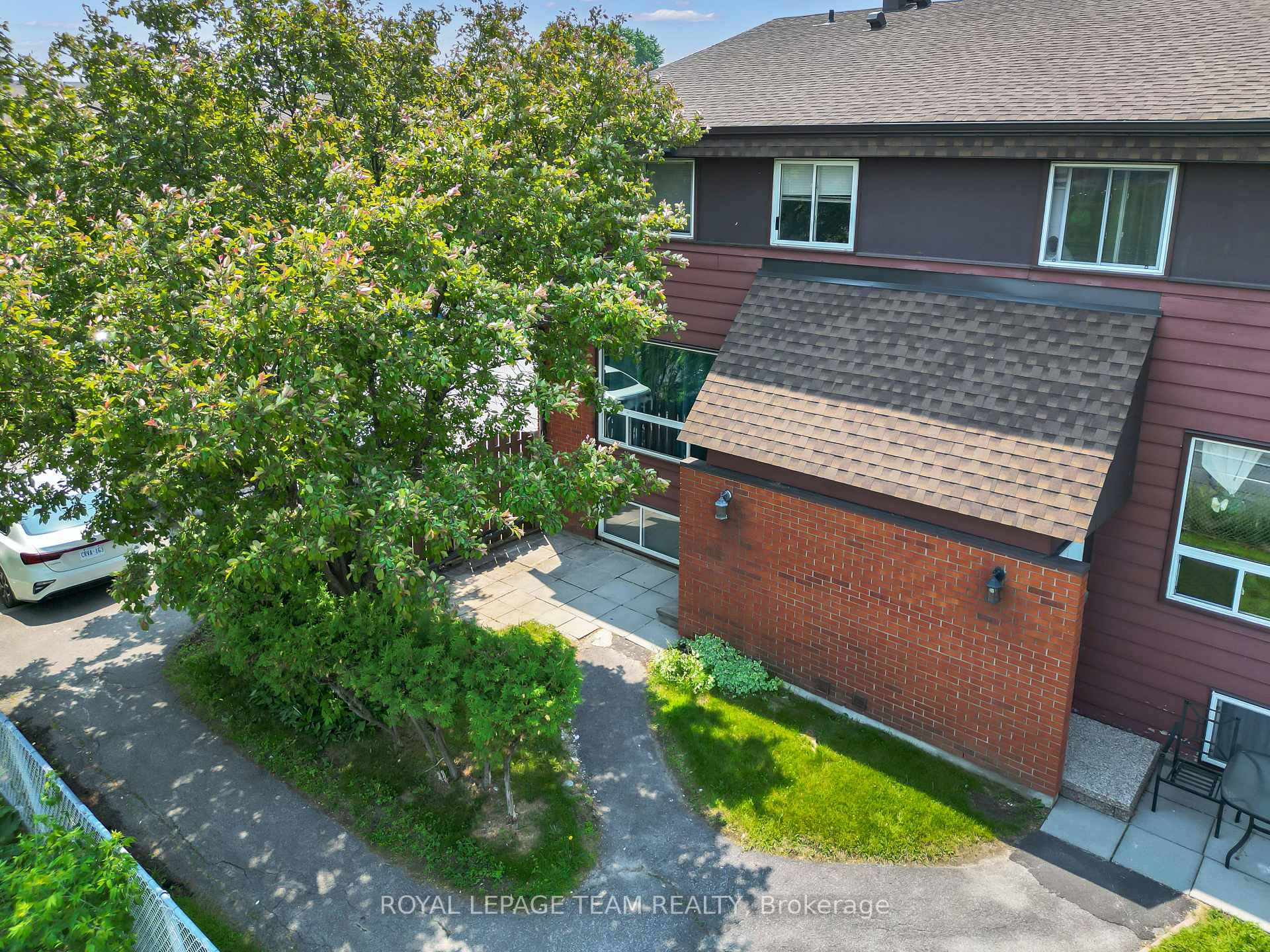 Photo 2 of Unit L, 5 Banner Road, Ottawa, Sheahan Estates/Trend Village — HOMEH