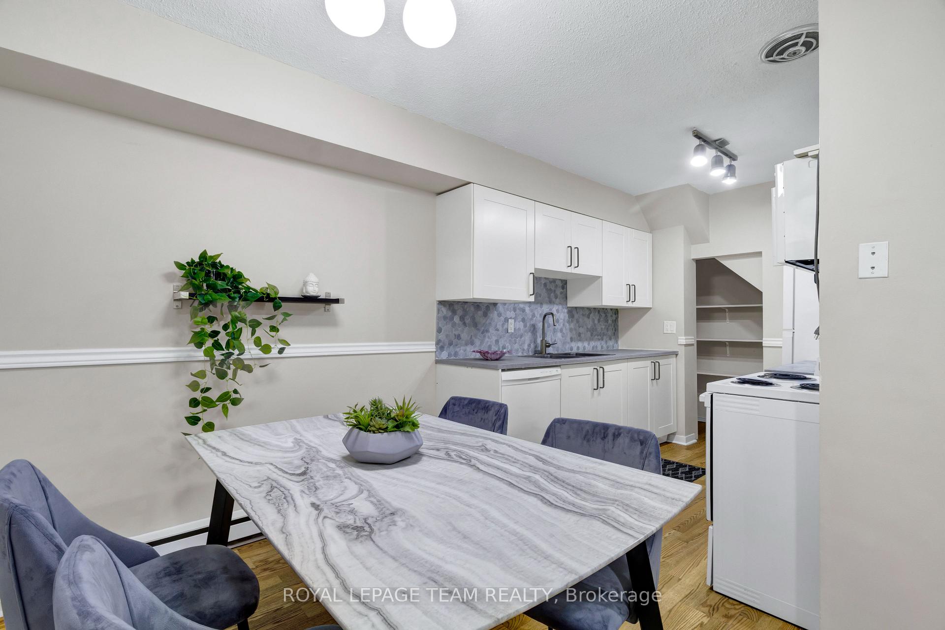 Photo 12 of Unit L, 5 Banner Road, Ottawa, Sheahan Estates/Trend Village — HOMEH