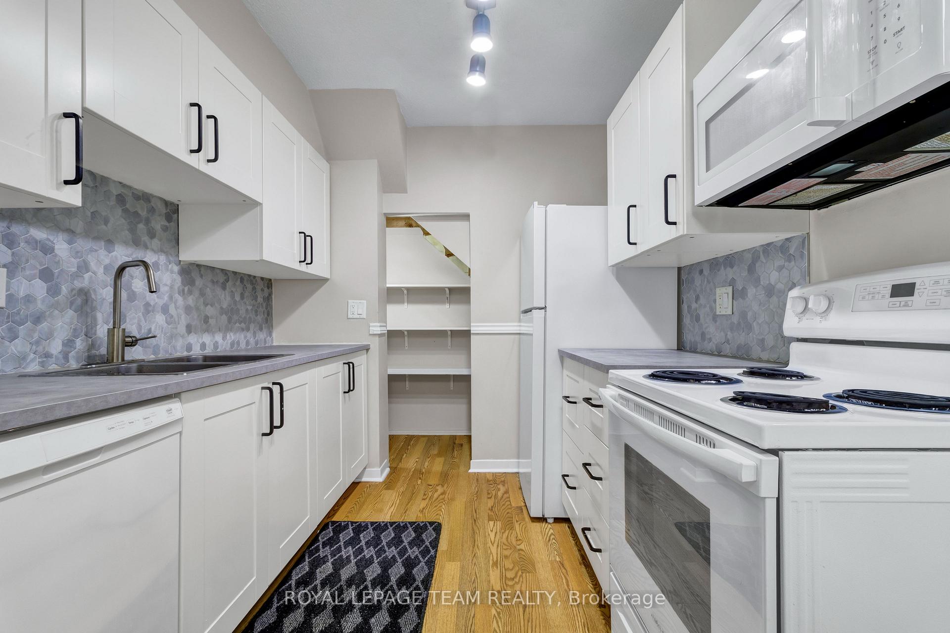 Photo 14 of Unit L, 5 Banner Road, Ottawa, Sheahan Estates/Trend Village — HOMEH