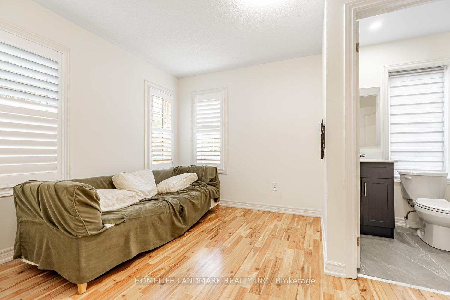 Photo 9 of 29 Spiv Grove Way, Markham, Greensborough — HOMEH