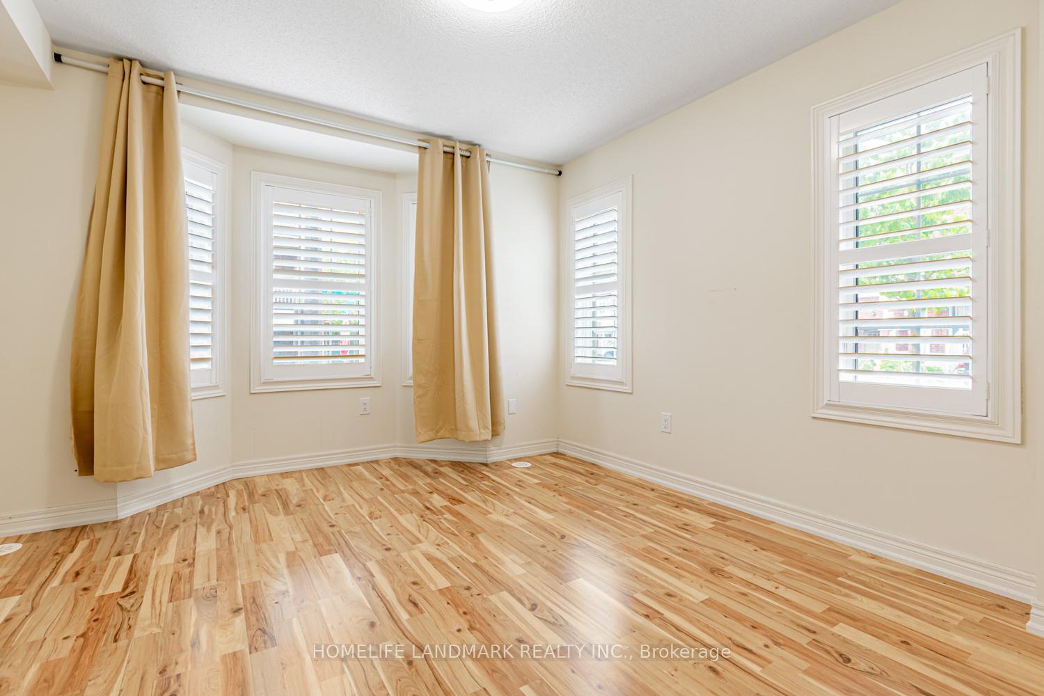 Photo 10 of 29 Spiv Grove Way, Markham, Greensborough — HOMEH