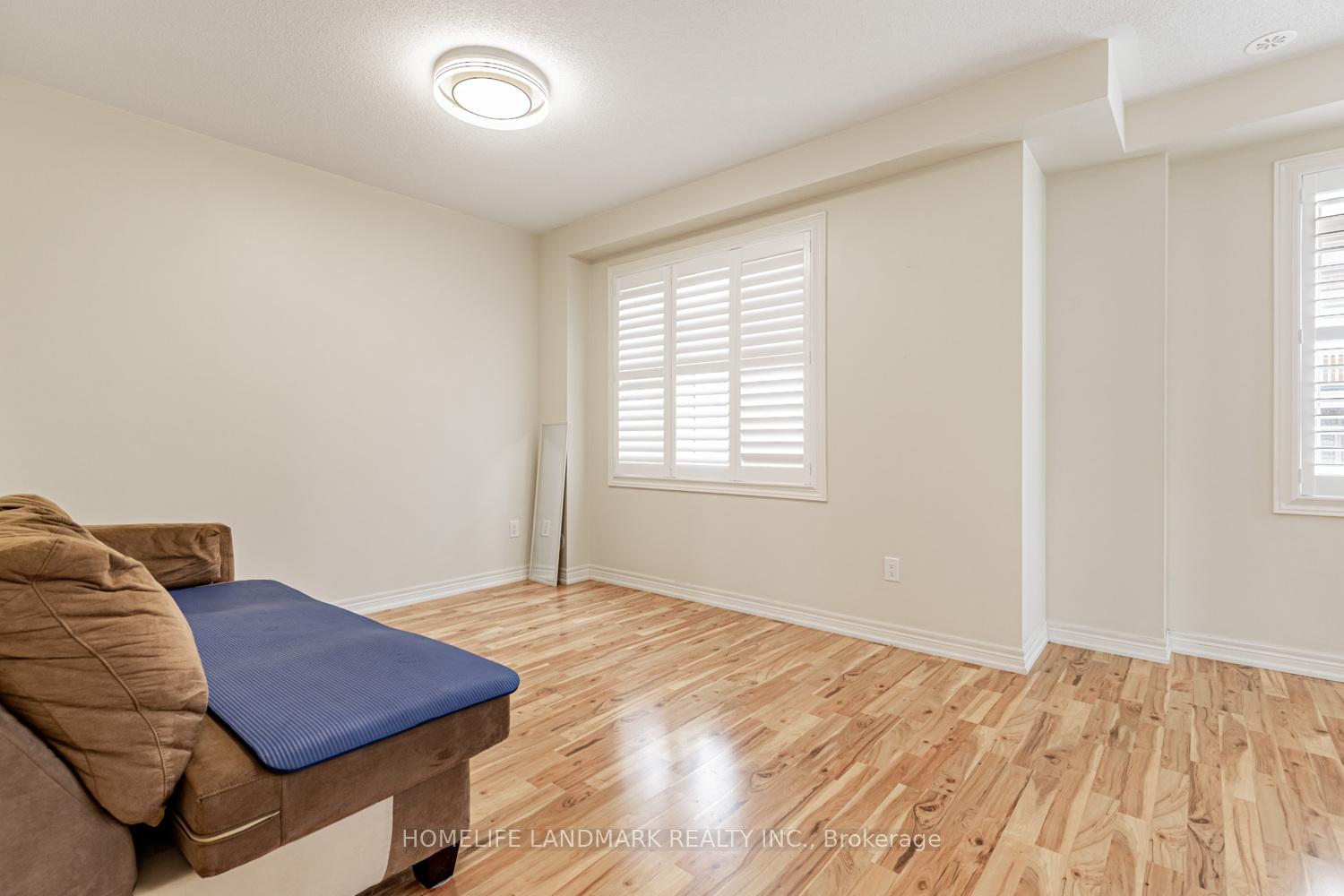 Photo 21 of 29 Spiv Grove Way, Markham, Greensborough — HOMEH