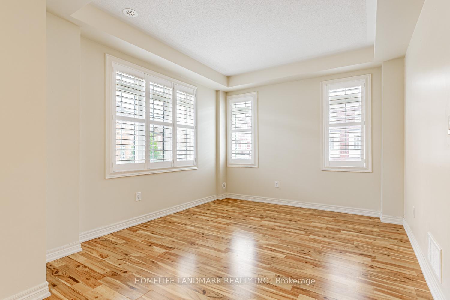 Photo 23 of 29 Spiv Grove Way, Markham, Greensborough — HOMEH