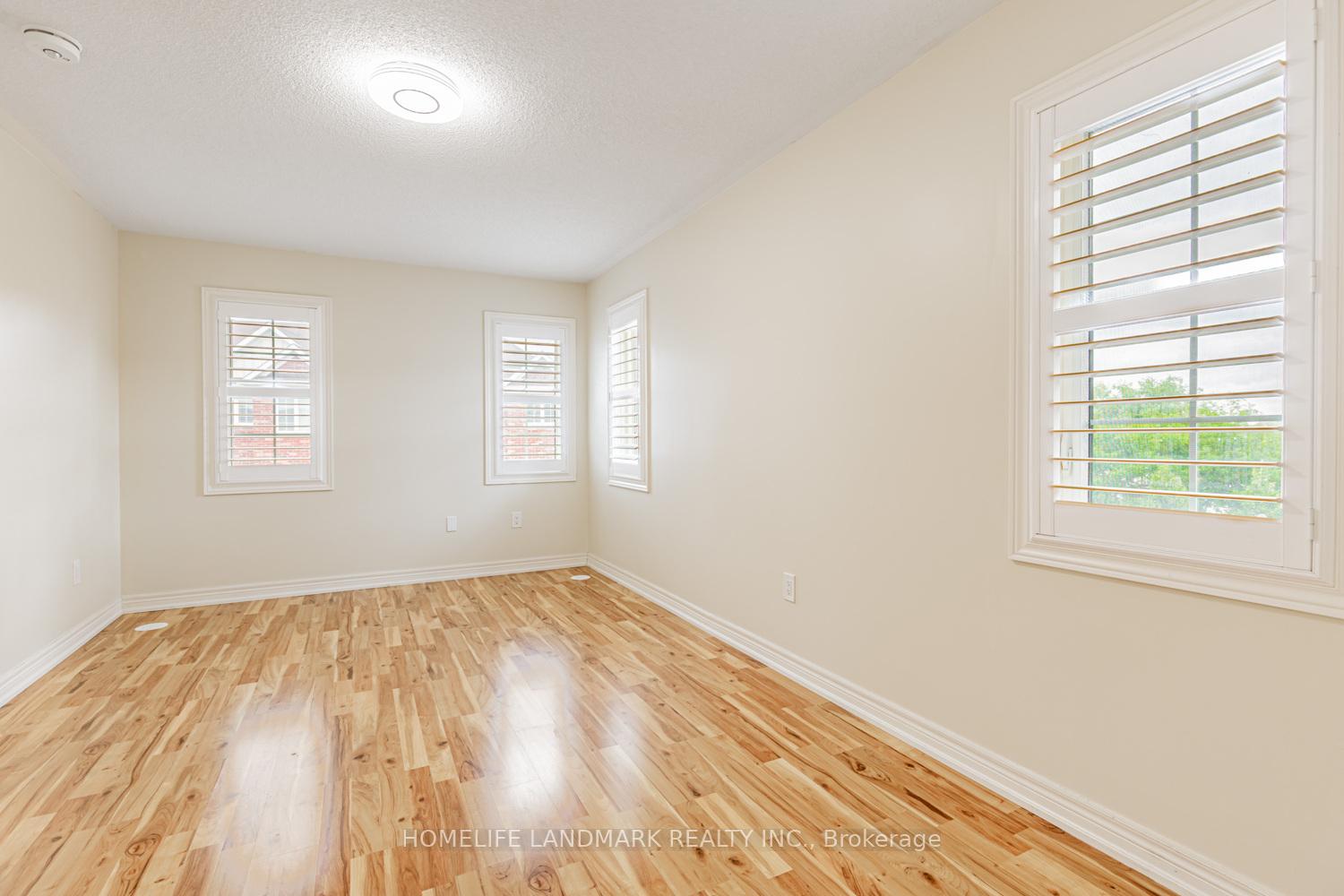 Photo 26 of 29 Spiv Grove Way, Markham, Greensborough — HOMEH