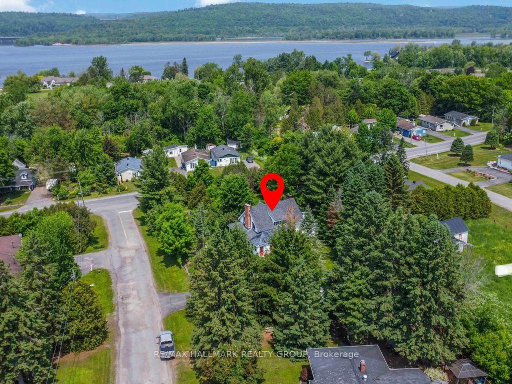 Photo 3 of 689 Front Road W, Champlain, L'Orignal — HOMEH