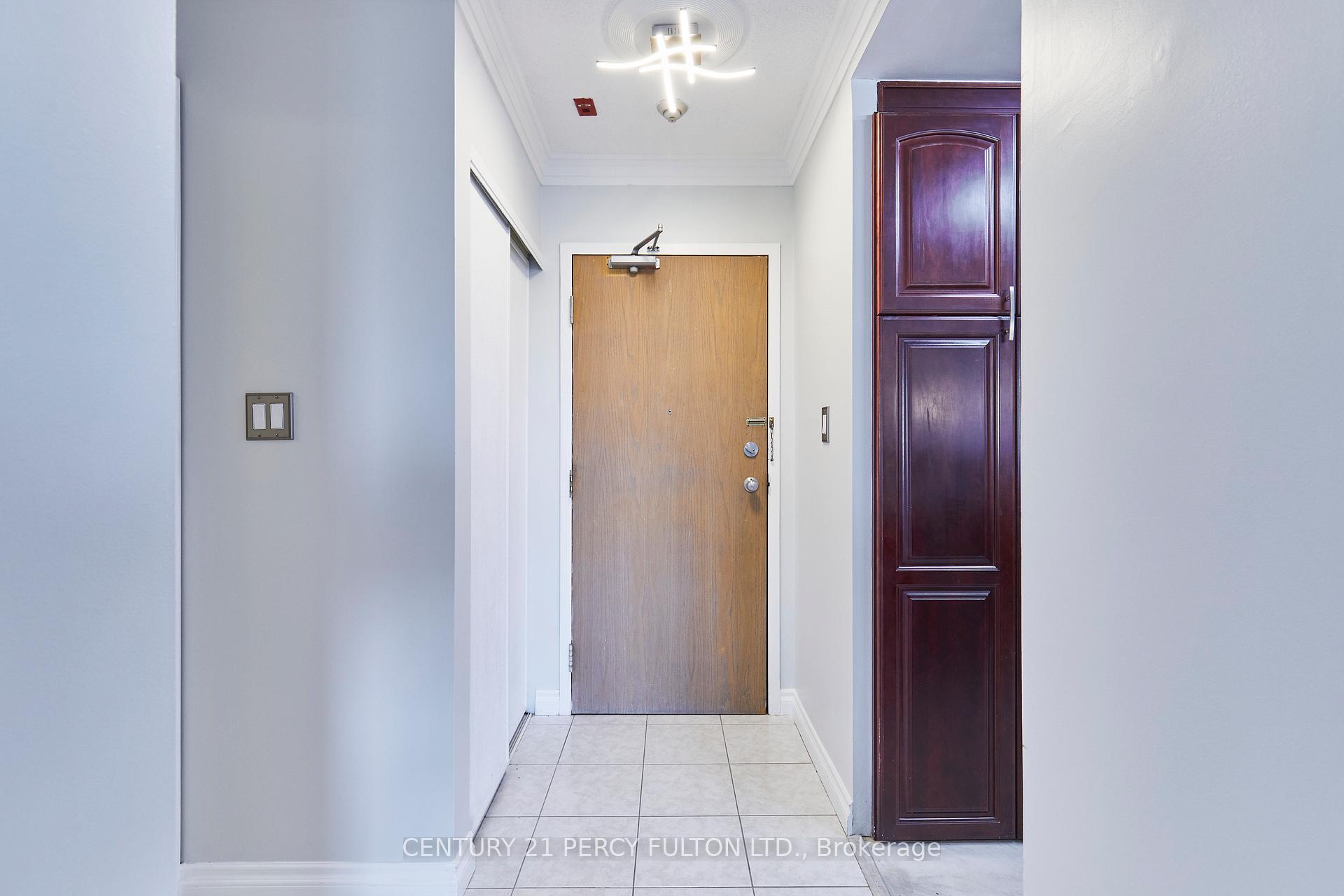 Photo 3 of Unit 702, 711 Rossland Road E, Whitby, Pringle Creek — HOMEH