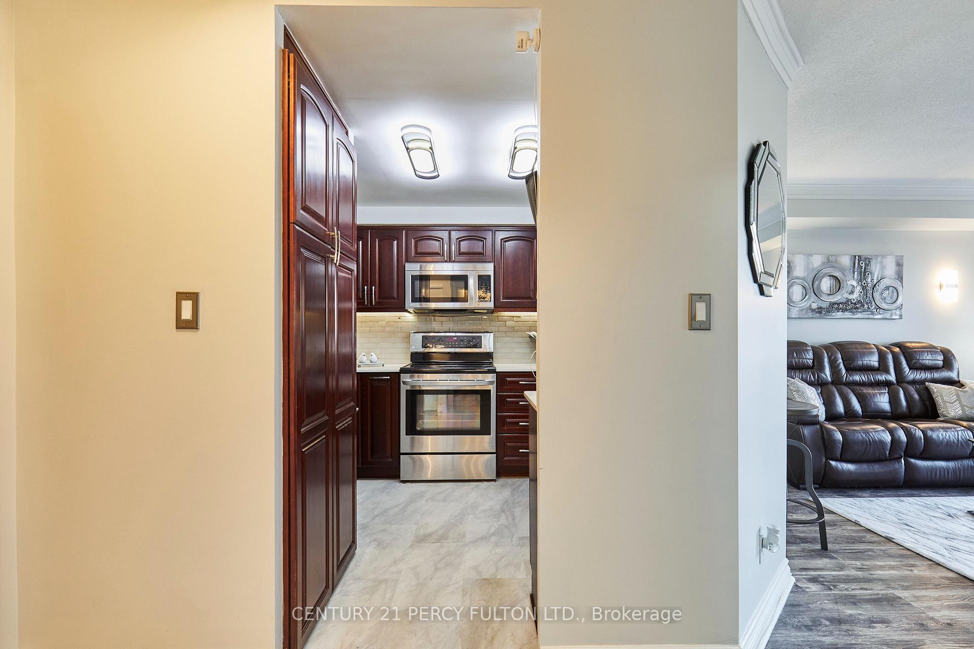 Photo 5 of Unit 702, 711 Rossland Road E, Whitby, Pringle Creek — HOMEH