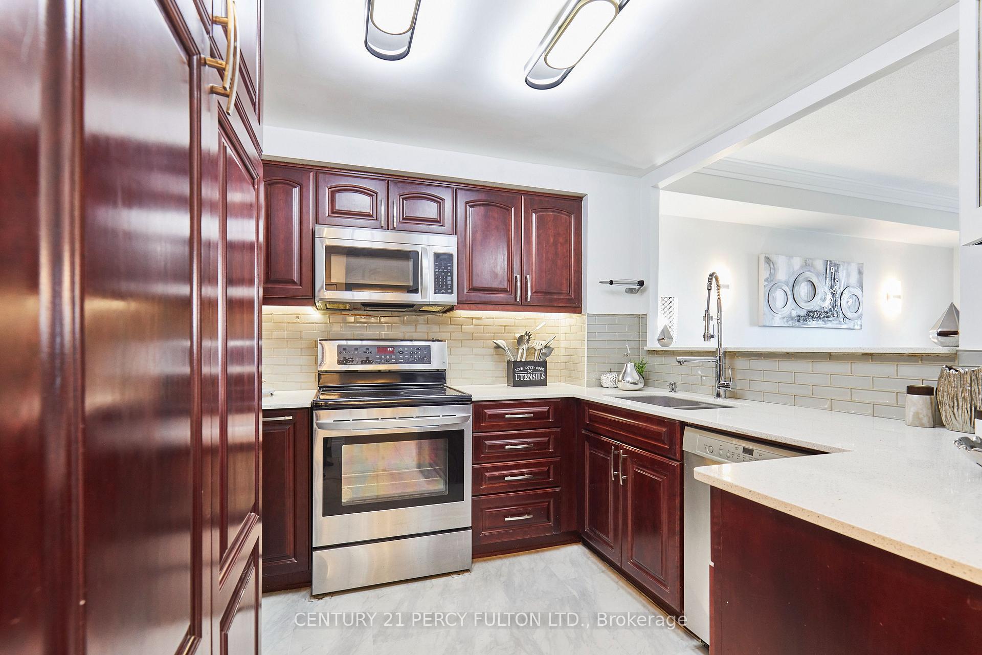 Photo 6 of Unit 702, 711 Rossland Road E, Whitby, Pringle Creek — HOMEH
