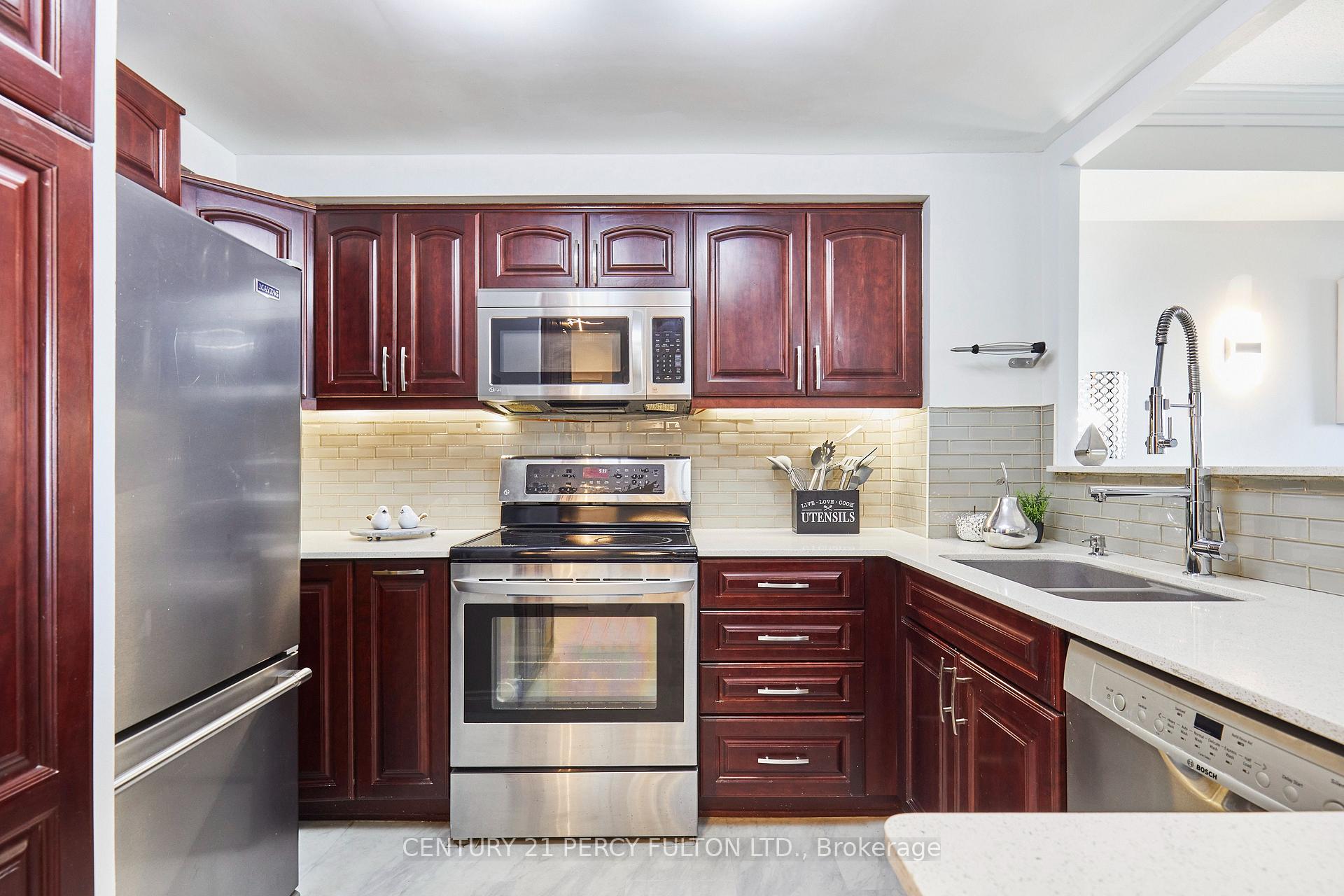 Photo 7 of Unit 702, 711 Rossland Road E, Whitby, Pringle Creek — HOMEH