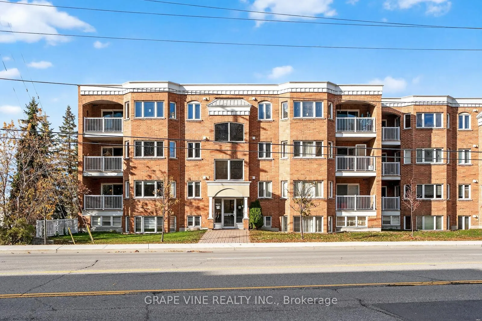 Front of Unit 301U, 1921 St. Joseph Boulevard