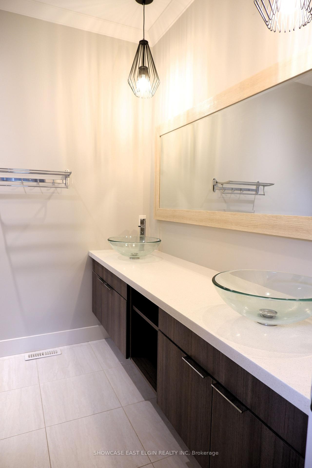 Photo 15 of Unit 18, 132 Robin Ridge Drive, Central Elgin, Belmont — HOMEH