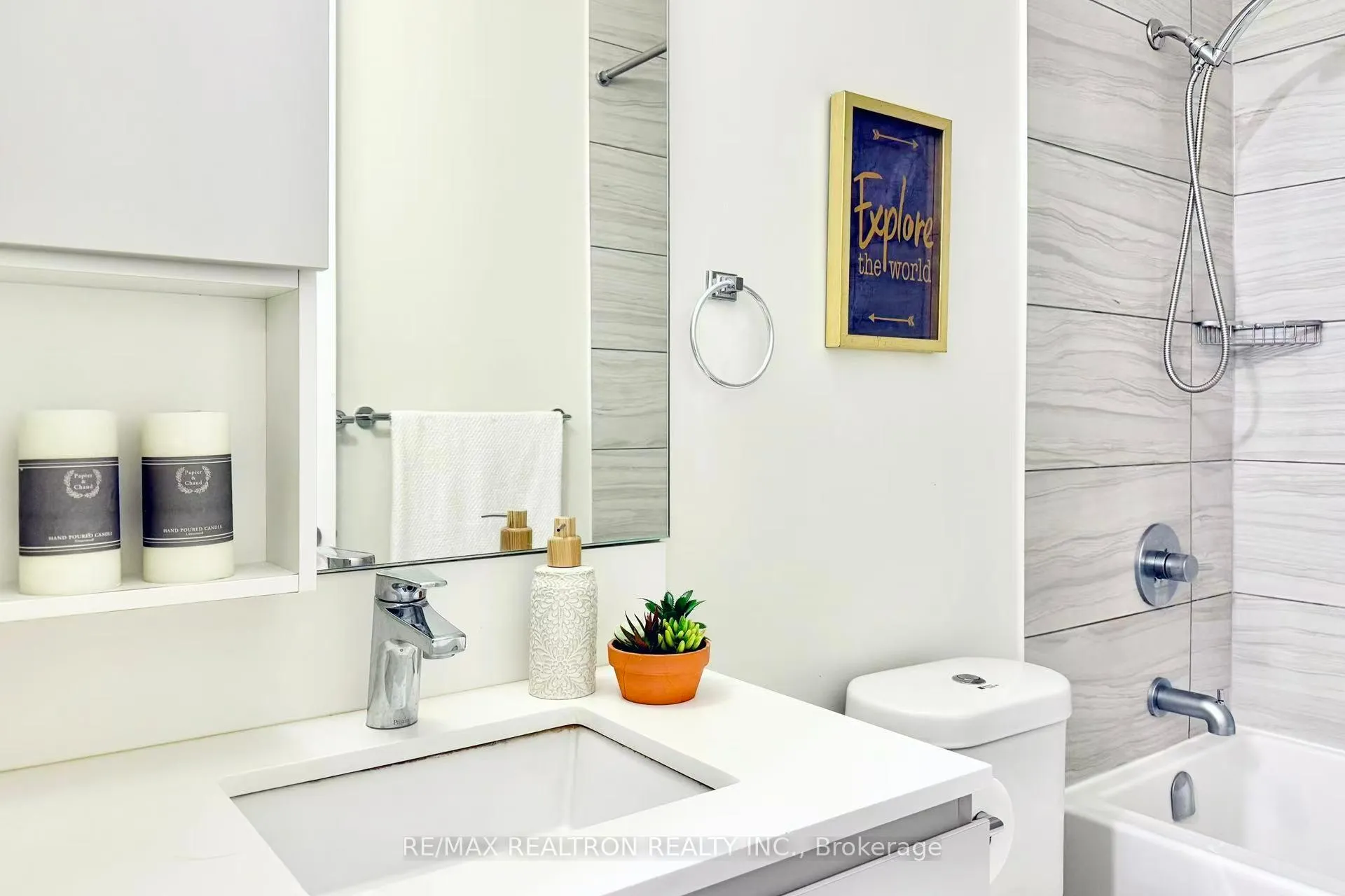 Photo 6 of Unit 903, 15 Water Walk Drive, Markham, Unionville — HOMEH