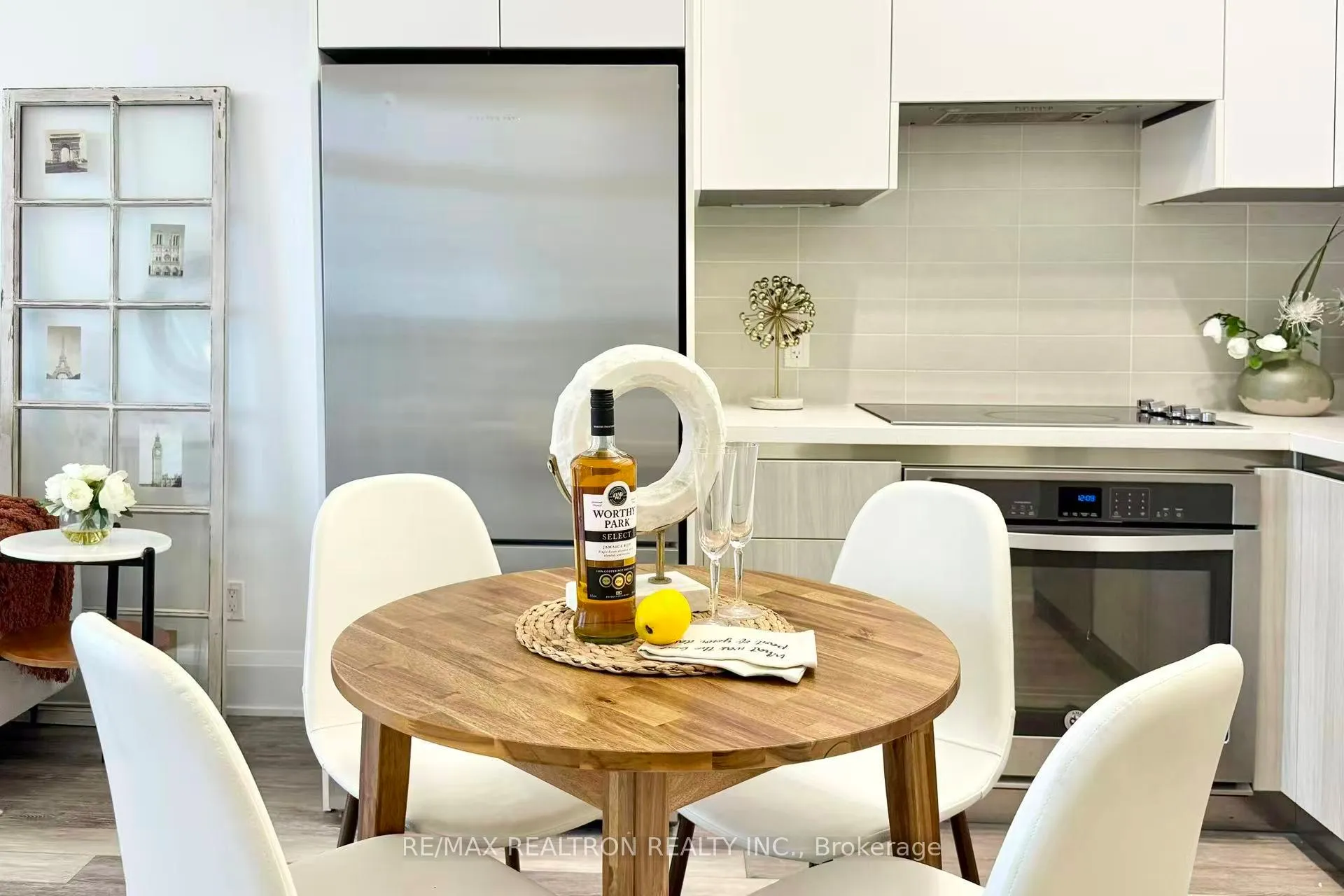 Photo 9 of Unit 903, 15 Water Walk Drive, Markham, Unionville — HOMEH