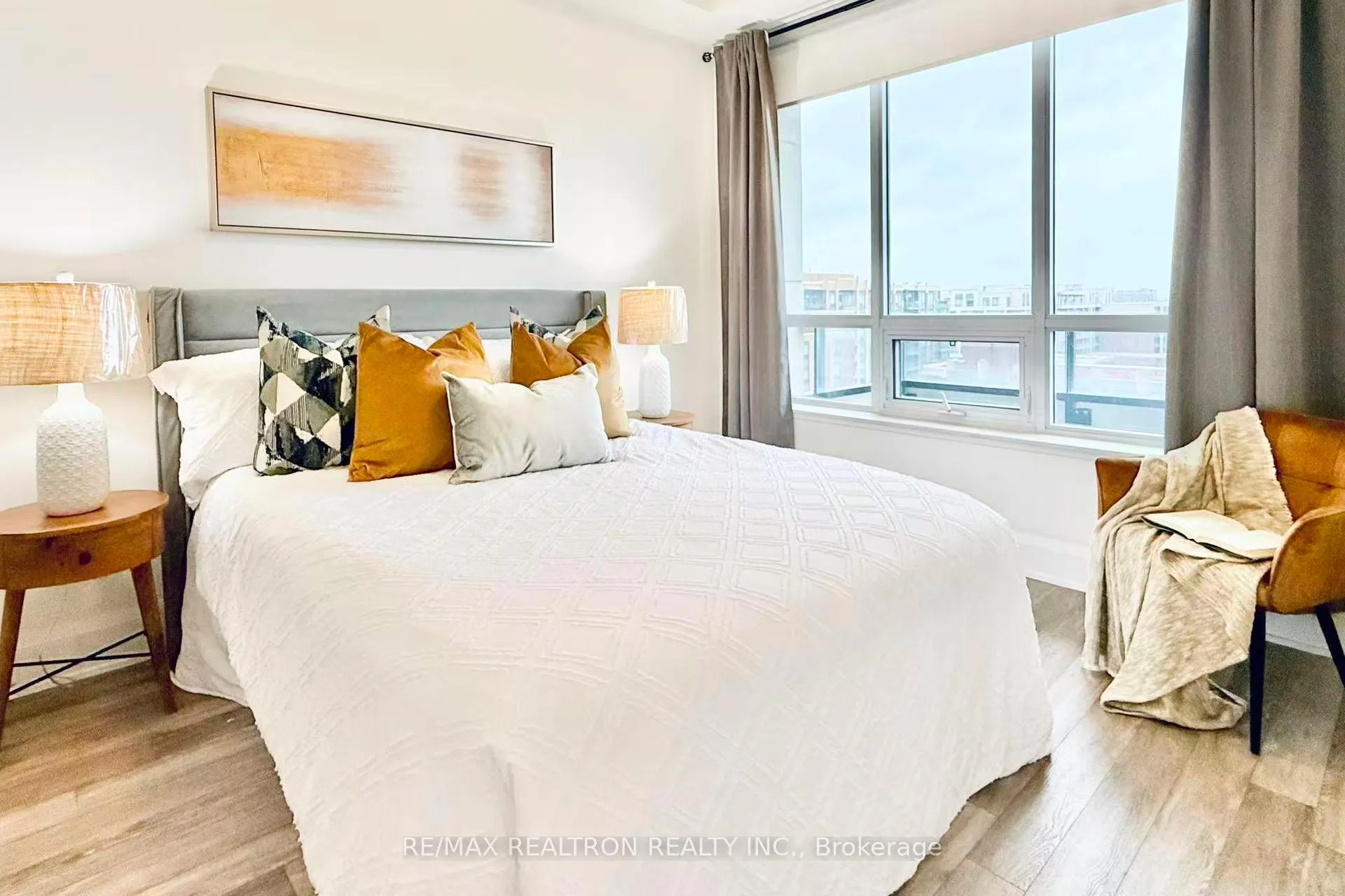 Photo 11 of Unit 903, 15 Water Walk Drive, Markham, Unionville — HOMEH