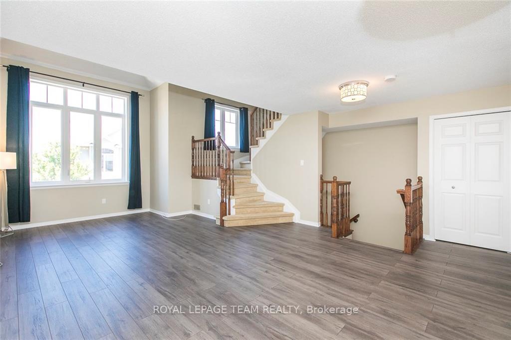 Photo 5 of 603 Reardon Private, Ottawa, Heron Gate/Industrial Park — HOMEH