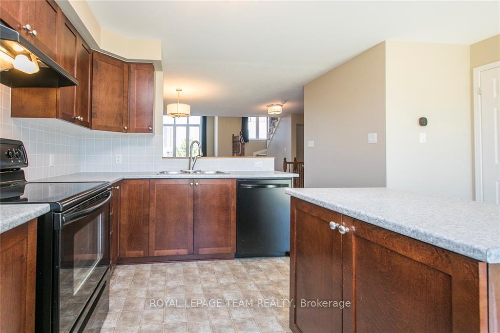 Photo 9 of 603 Reardon Private, Ottawa, Heron Gate/Industrial Park — HOMEH
