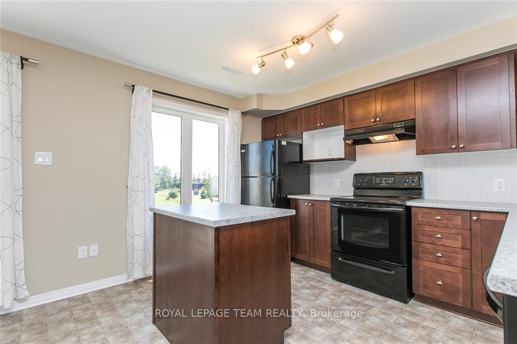 Photo 10 of 603 Reardon Private, Ottawa, Heron Gate/Industrial Park — HOMEH