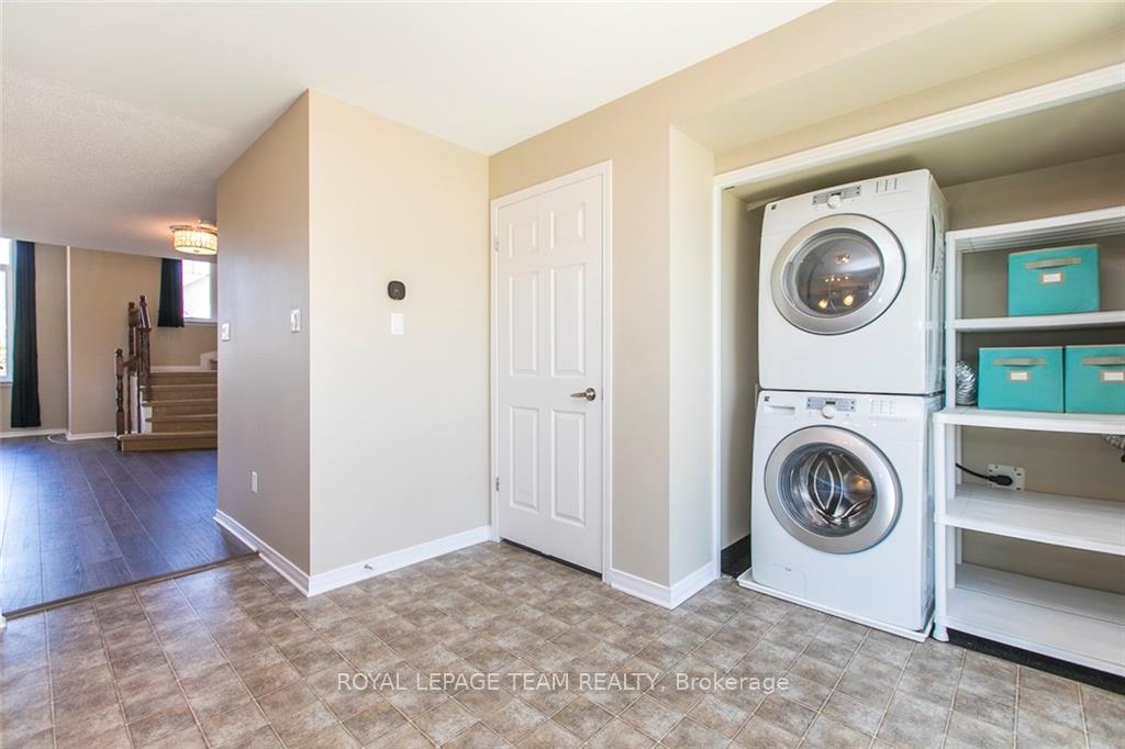 Photo 11 of 603 Reardon Private, Ottawa, Heron Gate/Industrial Park — HOMEH