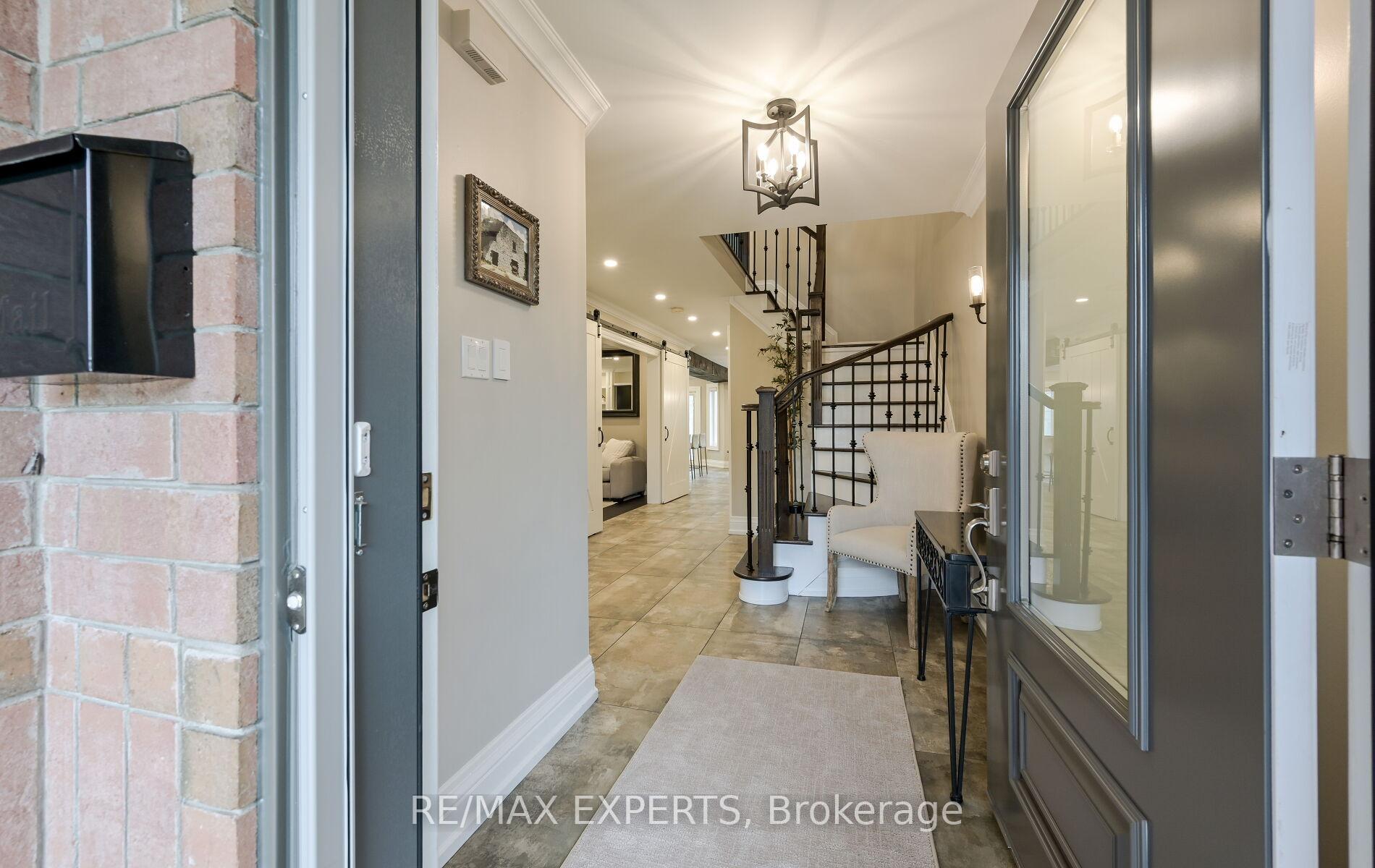 Photo 2 of Unit Main, 33 Emily Carr Crescent, Caledon, Bolton West — HOMEH