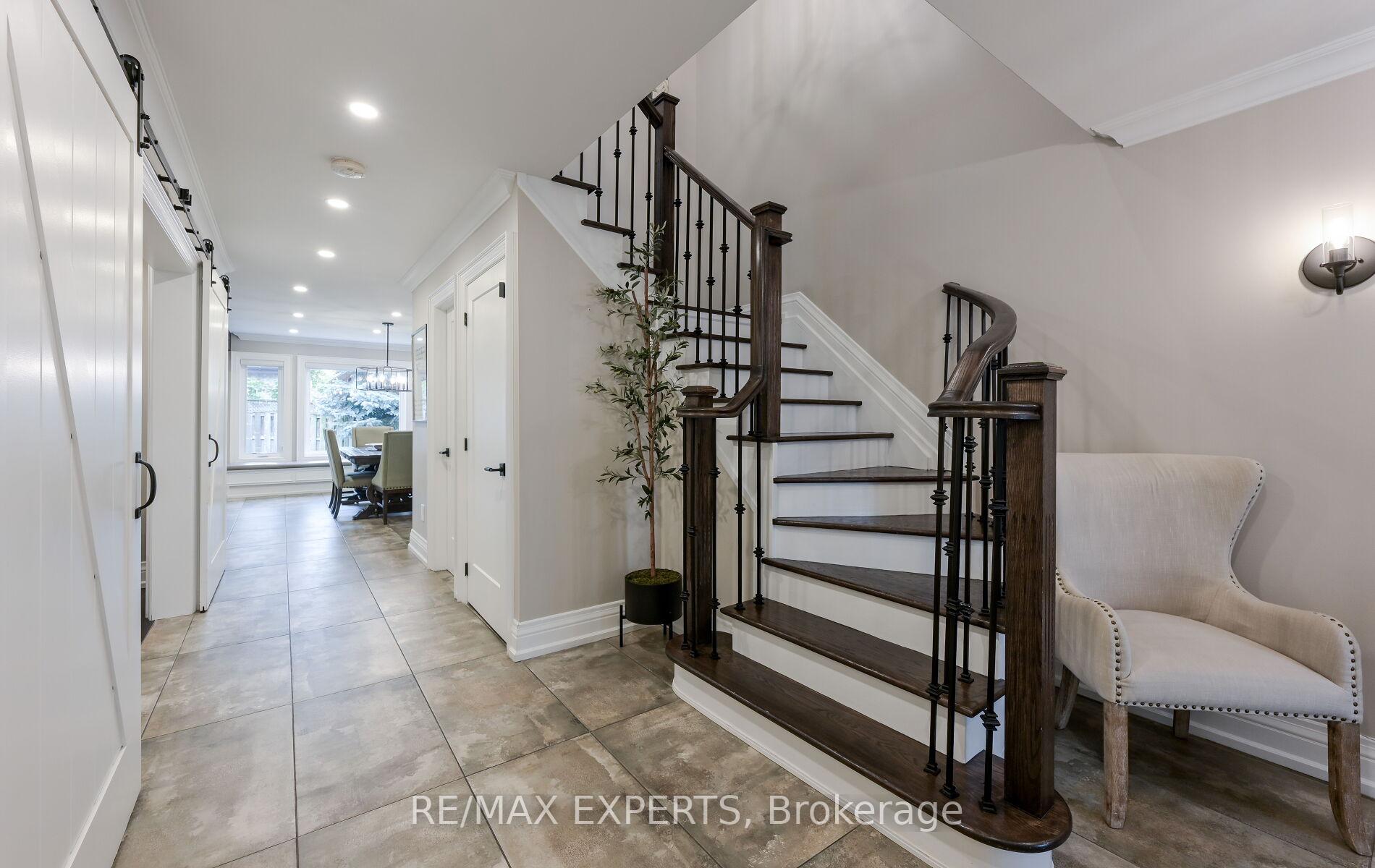 Photo 3 of Unit Main, 33 Emily Carr Crescent, Caledon, Bolton West — HOMEH