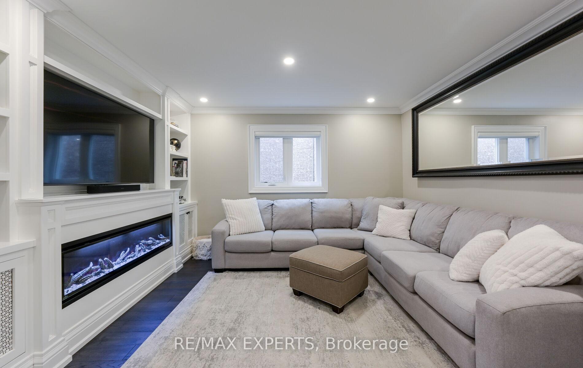Photo 5 of Unit Main, 33 Emily Carr Crescent, Caledon, Bolton West — HOMEH