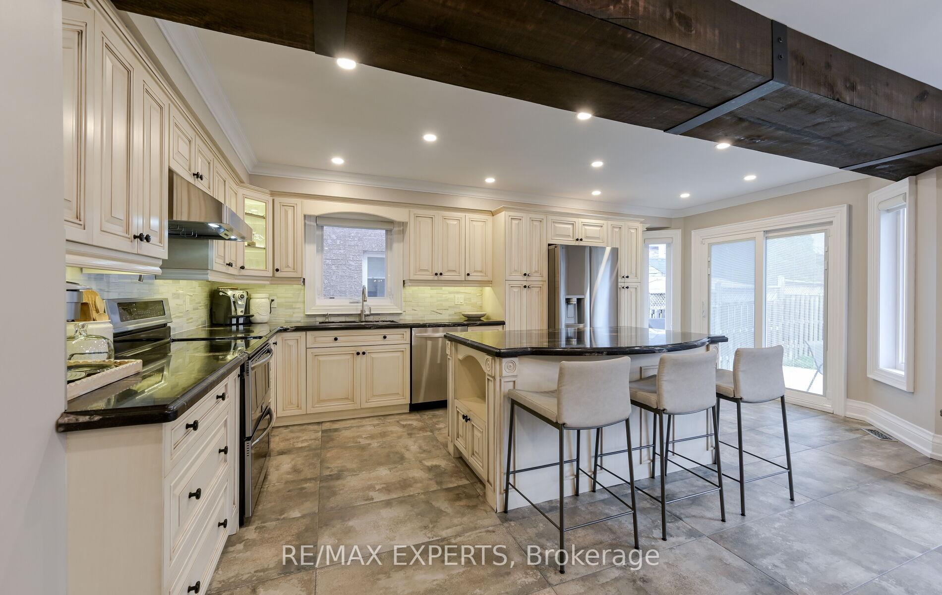 Photo 13 of Unit Main, 33 Emily Carr Crescent, Caledon, Bolton West — HOMEH