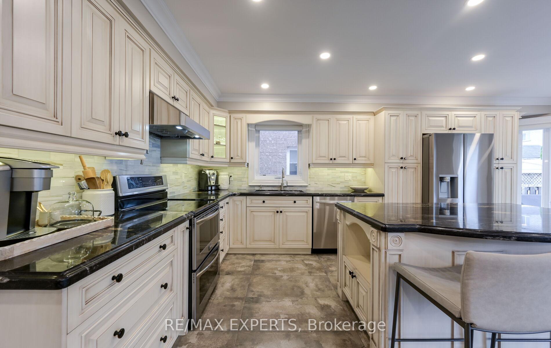 Photo 14 of Unit Main, 33 Emily Carr Crescent, Caledon, Bolton West — HOMEH