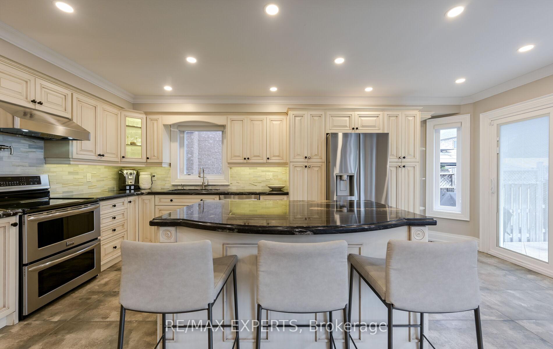 Photo 15 of Unit Main, 33 Emily Carr Crescent, Caledon, Bolton West — HOMEH