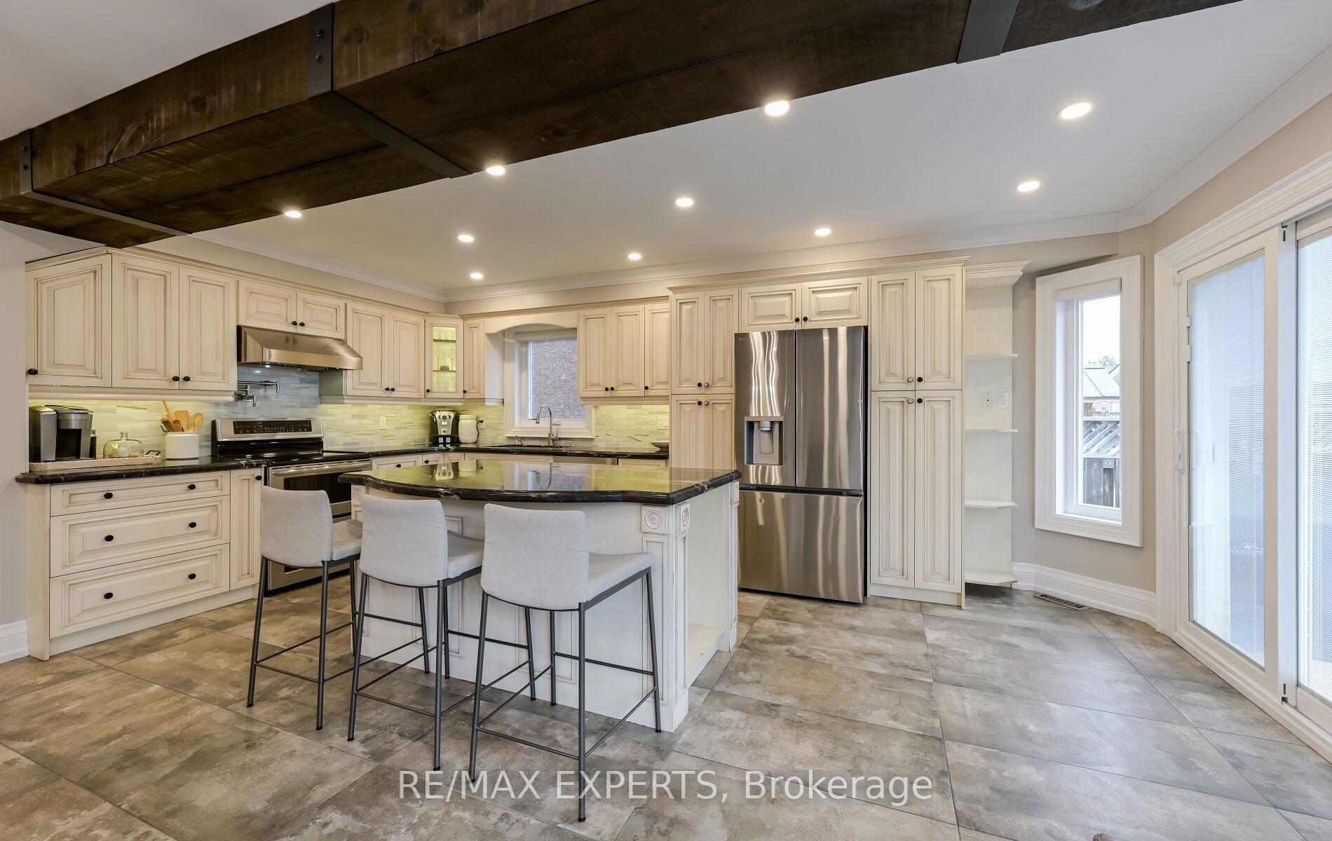 Photo 16 of Unit Main, 33 Emily Carr Crescent, Caledon, Bolton West — HOMEH