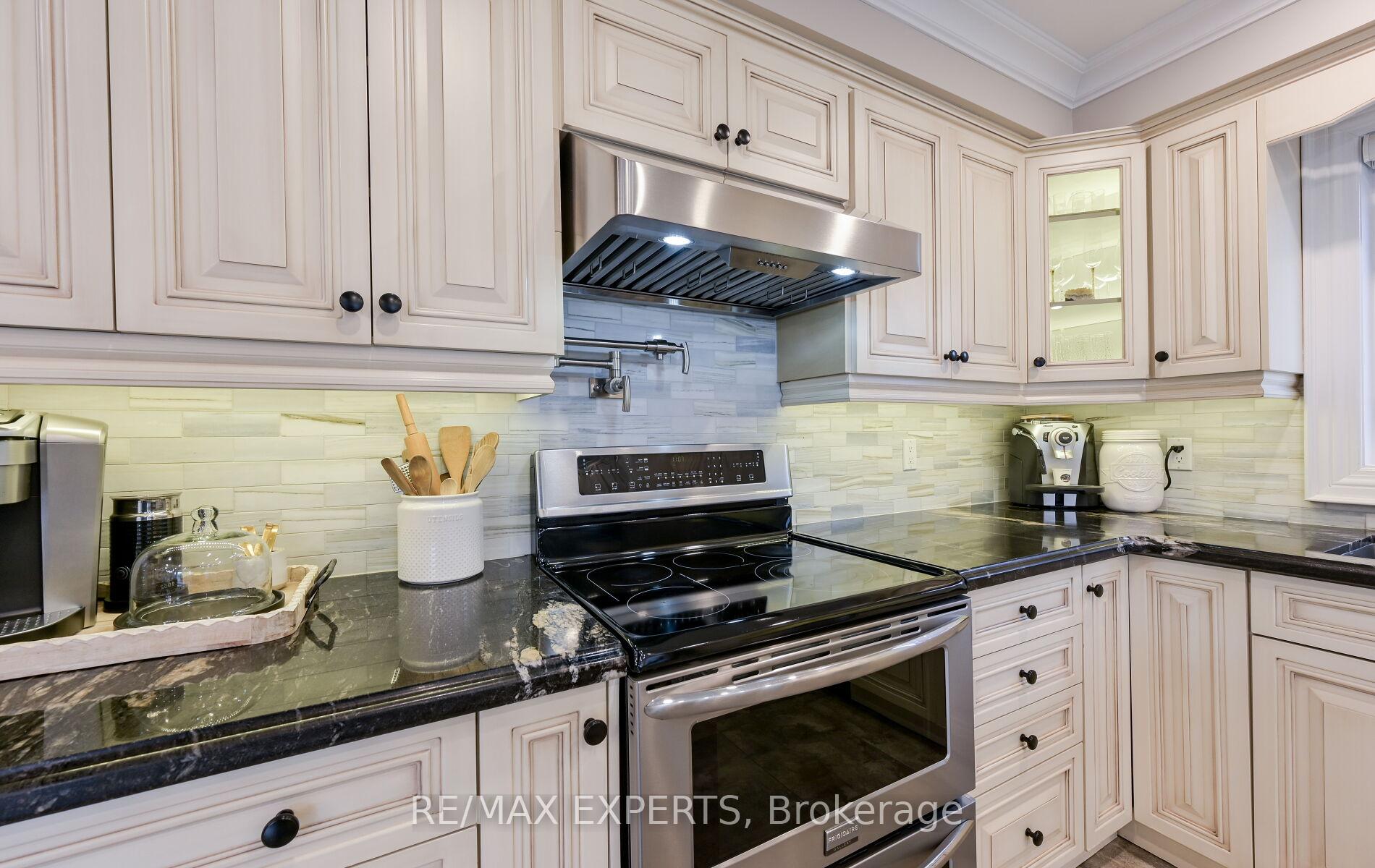 Photo 22 of Unit Main, 33 Emily Carr Crescent, Caledon, Bolton West — HOMEH