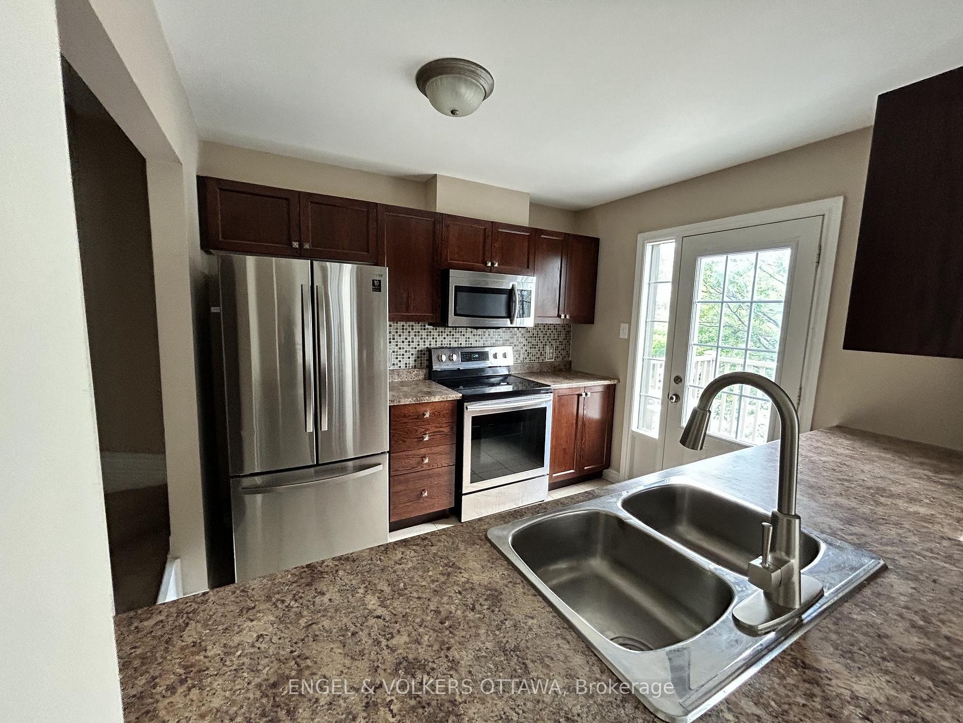 Photo 4 of 1566 Haydon Circle, Ottawa, Barrhaven - Heritage Park — HOMEH