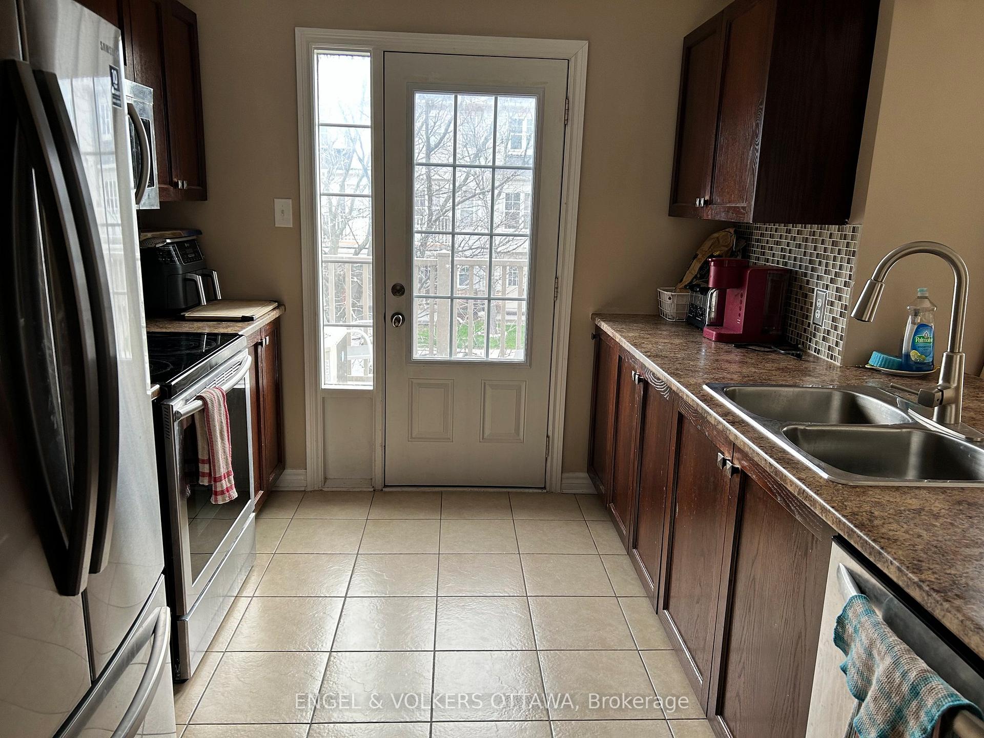 Photo 5 of 1566 Haydon Circle, Ottawa, Barrhaven - Heritage Park — HOMEH