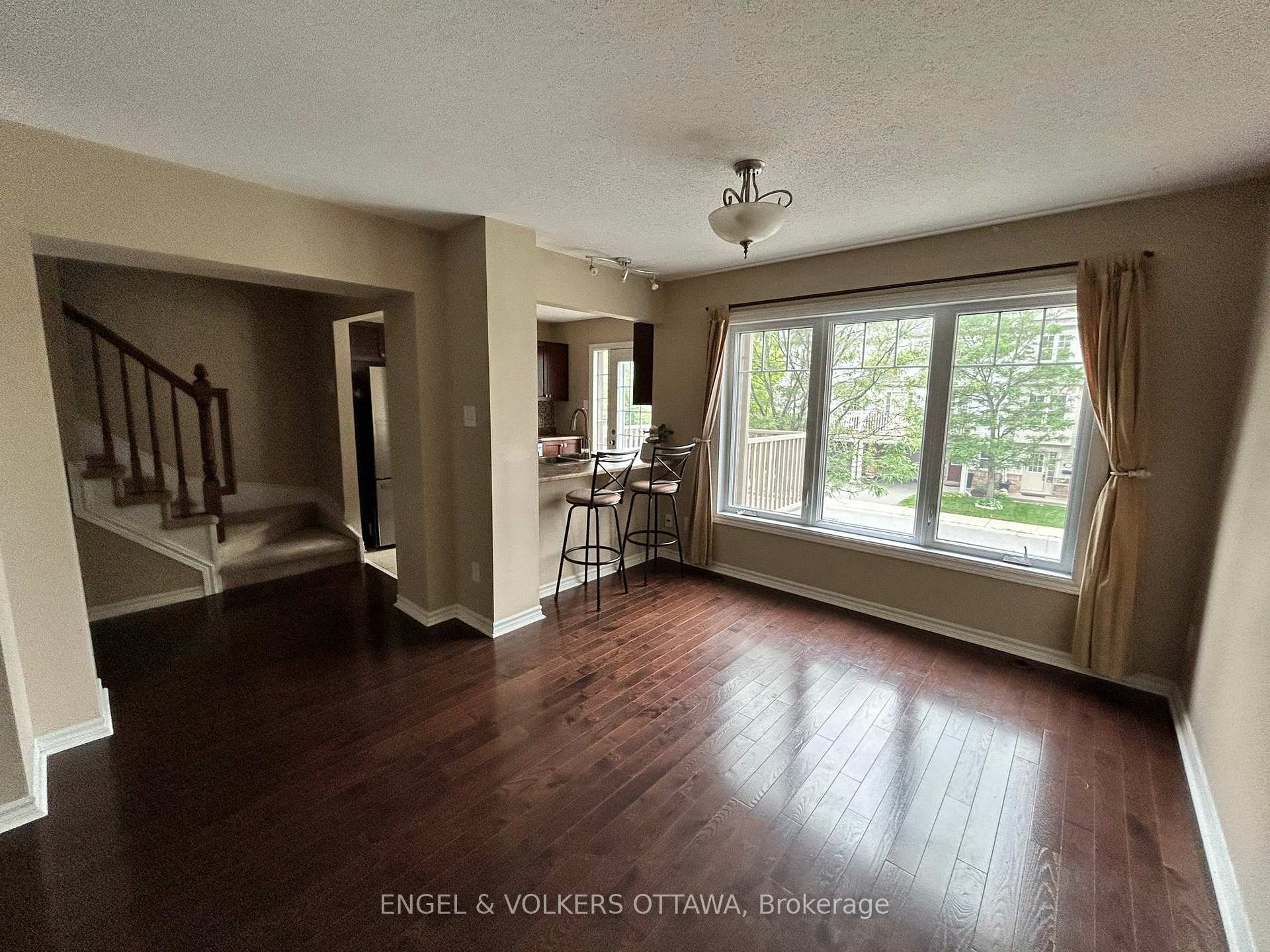 Photo 6 of 1566 Haydon Circle, Ottawa, Barrhaven - Heritage Park — HOMEH