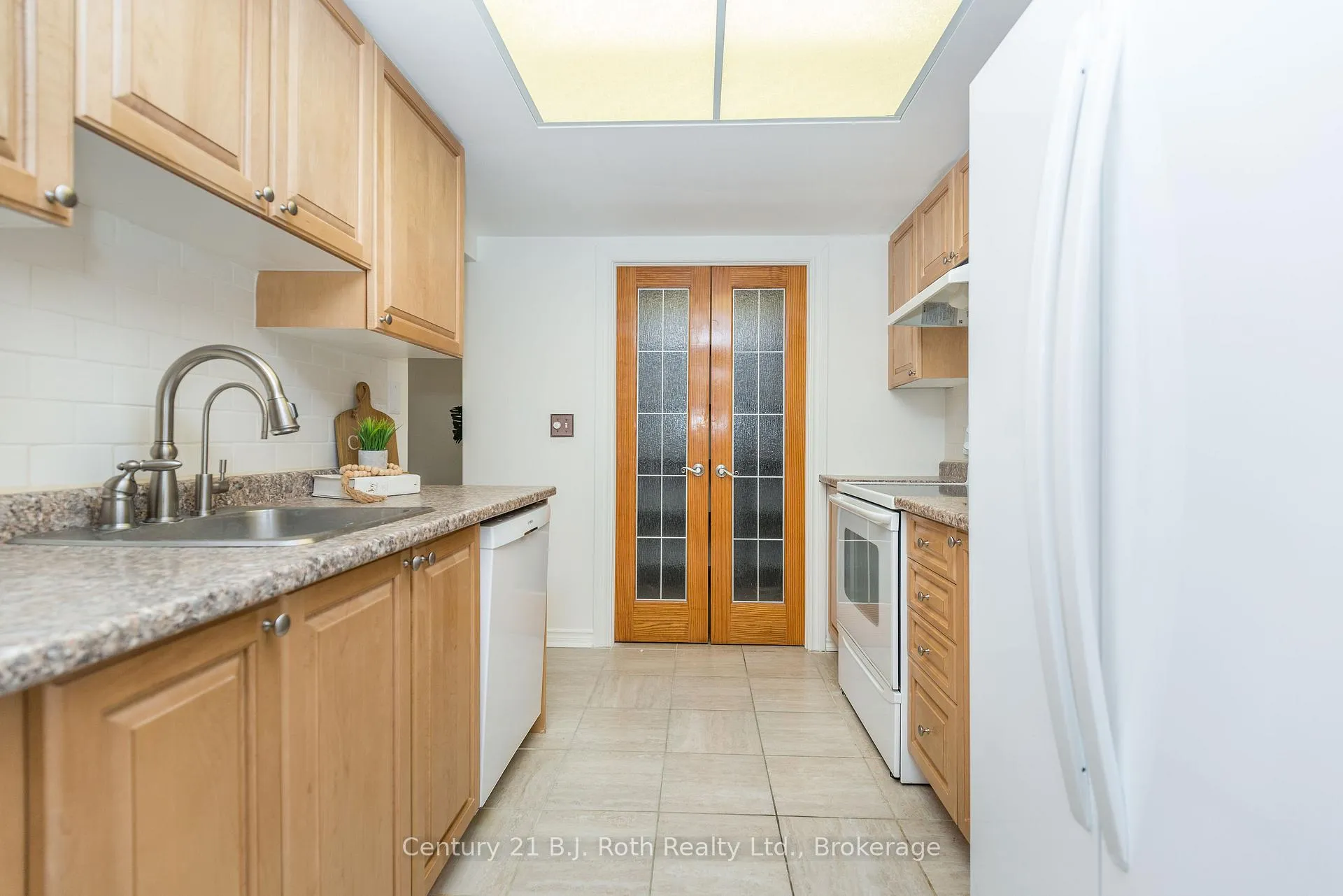 Photo 13 of Unit 305, 65 Ellen Street, Barrie, Lakeshore — HOMEH