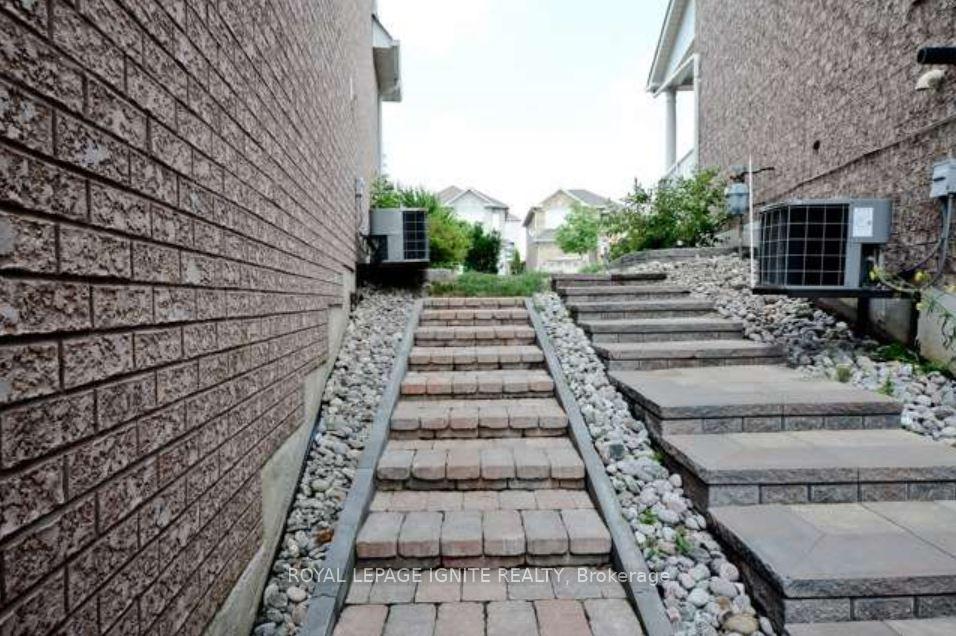 Photo 20 of 46 Nobbs Drive, Ajax, Northwest Ajax — HOMEH