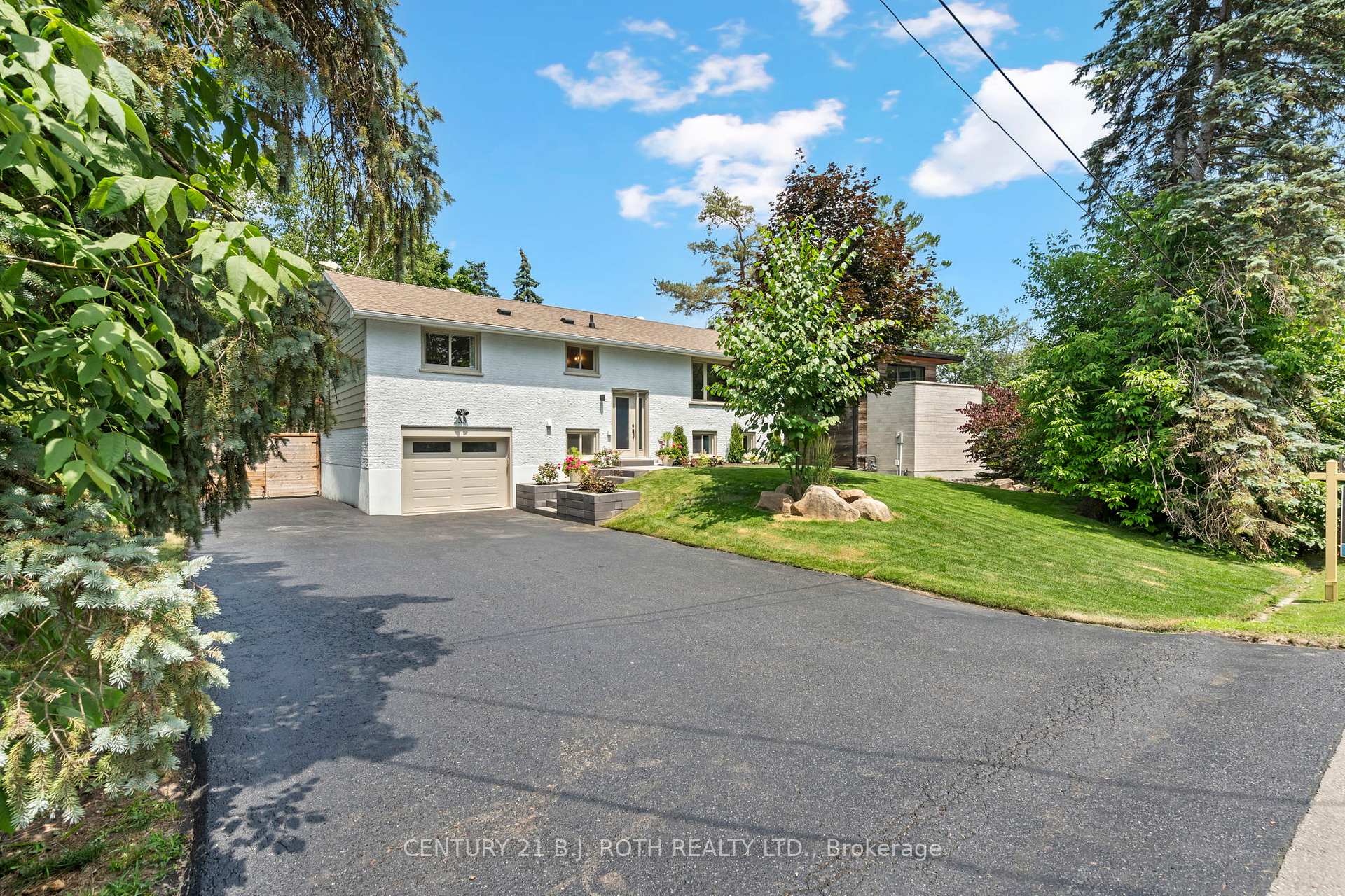 Photo 2 of 233 Dock Road, Barrie, South Shore — HOMEH
