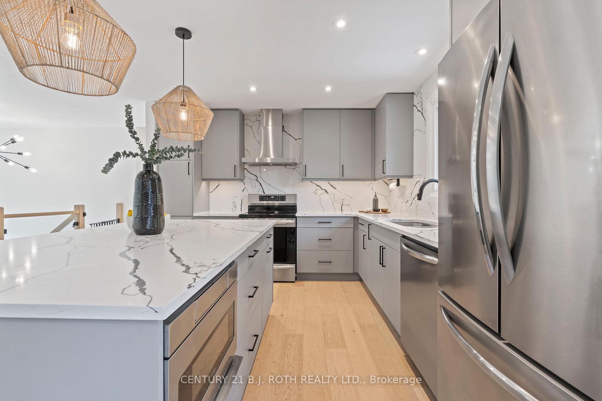 Photo 10 of 233 Dock Road, Barrie, South Shore — HOMEH