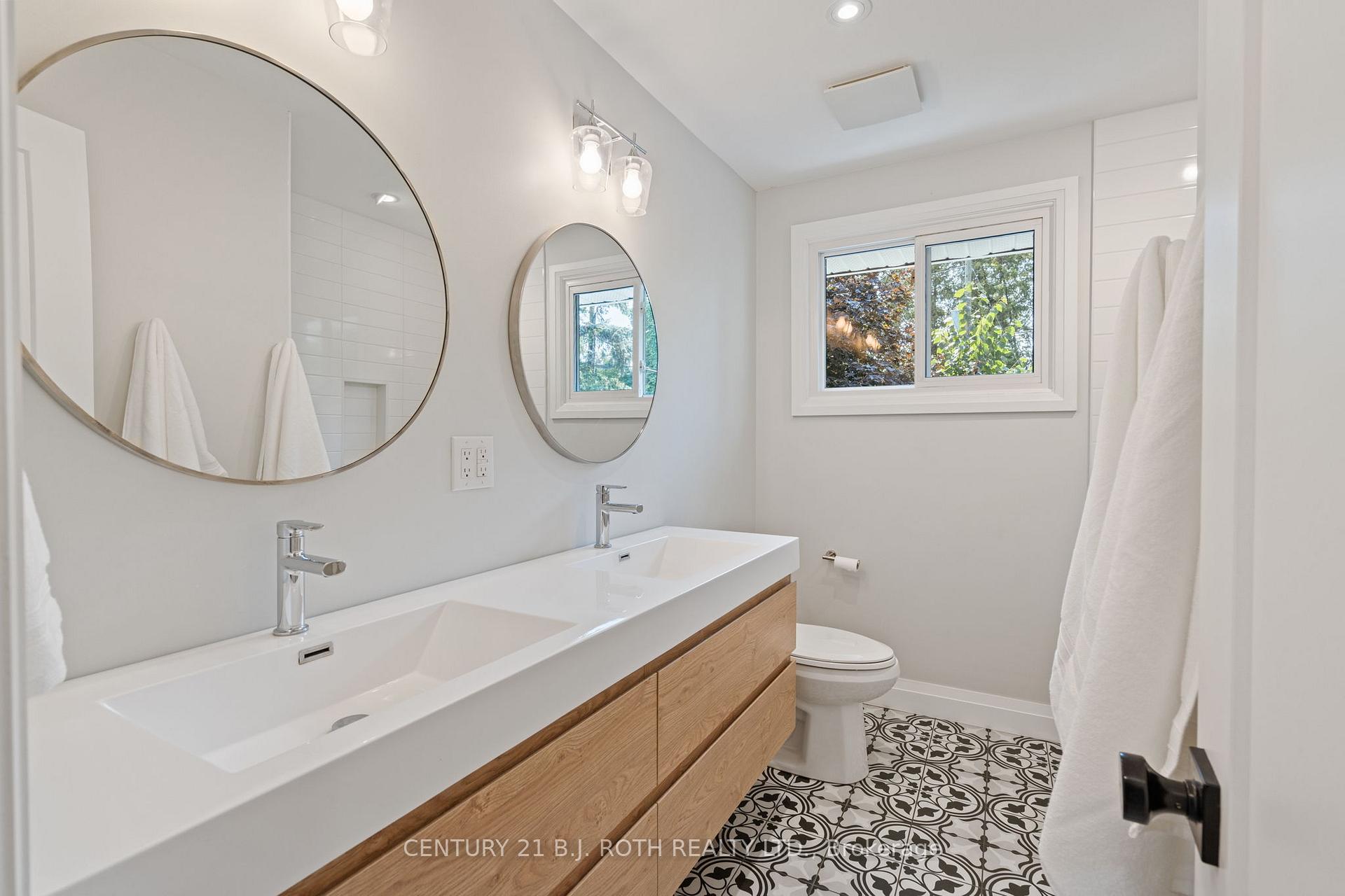 Photo 13 of 233 Dock Road, Barrie, South Shore — HOMEH