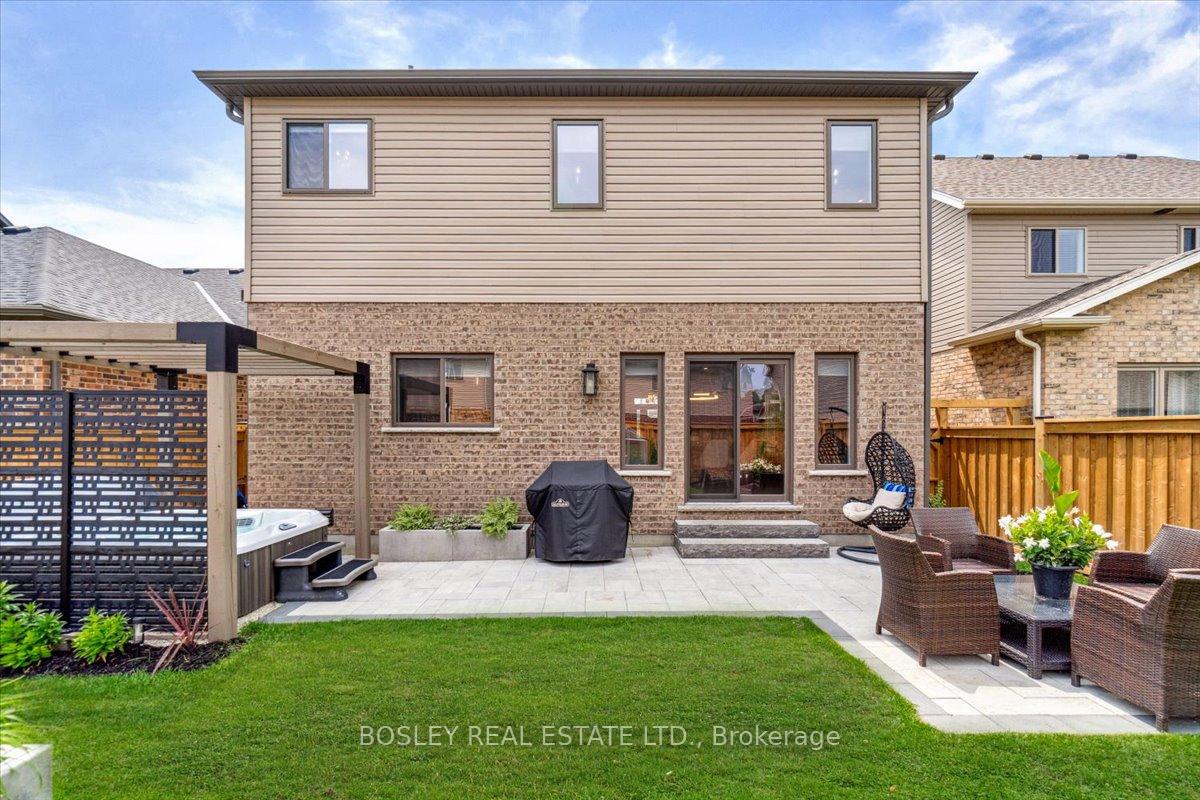 Photo 3 of 48 Plewes Drive, Collingwood — HOMEH