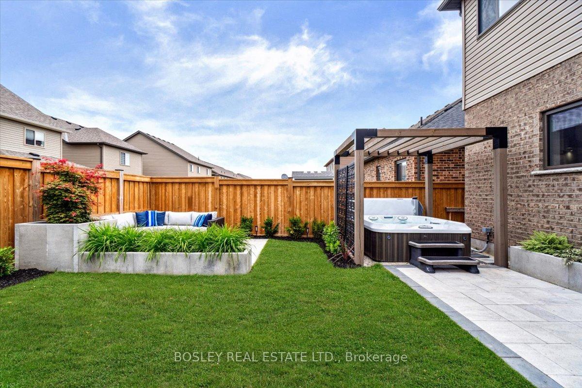 Photo 4 of 48 Plewes Drive, Collingwood — HOMEH