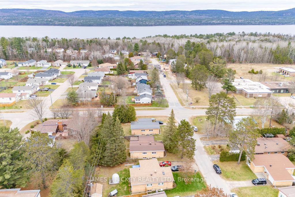 Photo 3 of 83 Frontenac Crescent, Deep River — HOMEH