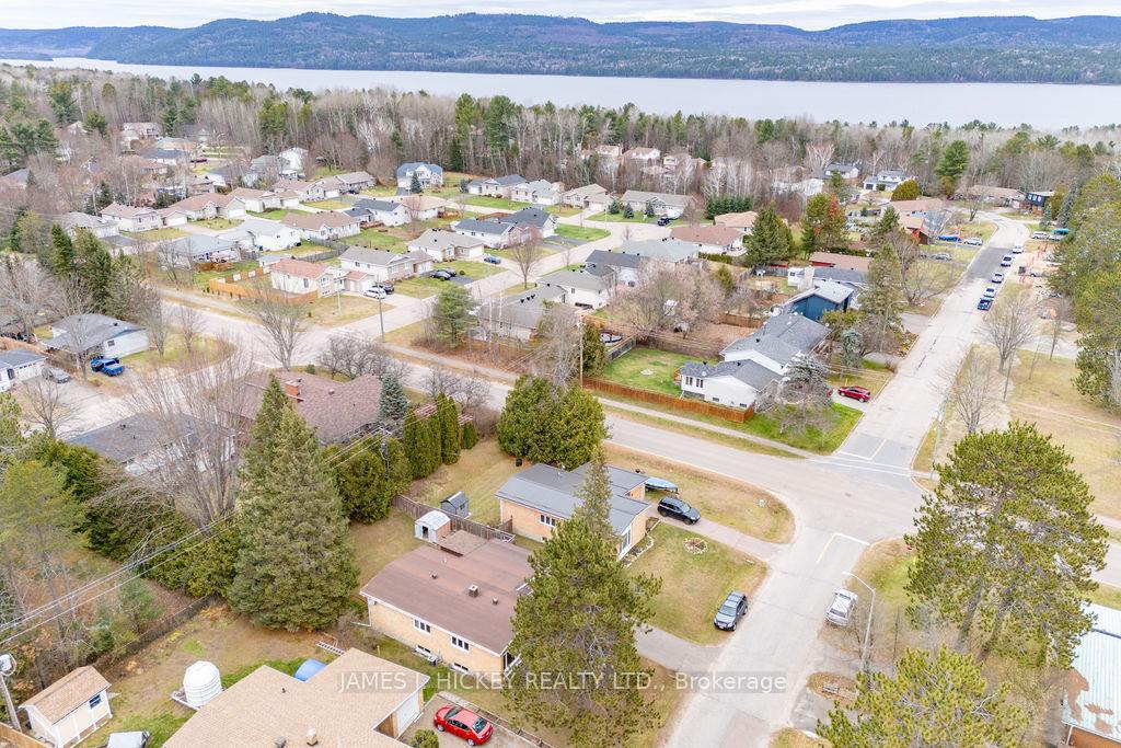 Photo 4 of 83 Frontenac Crescent, Deep River — HOMEH