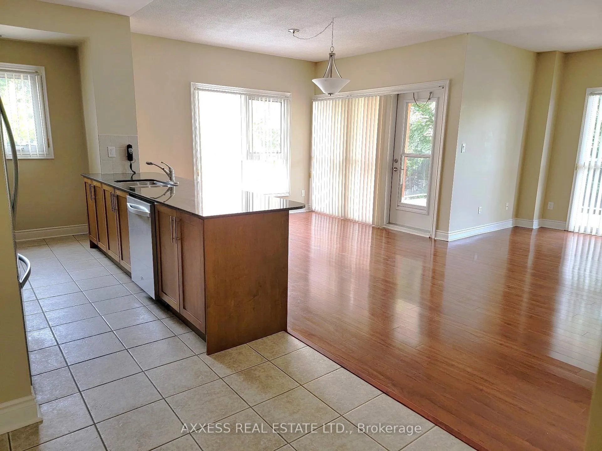 Photo 10 of Unit 210, 160 Woodbridge Avenue, Vaughan, West Woodbridge — HOMEH