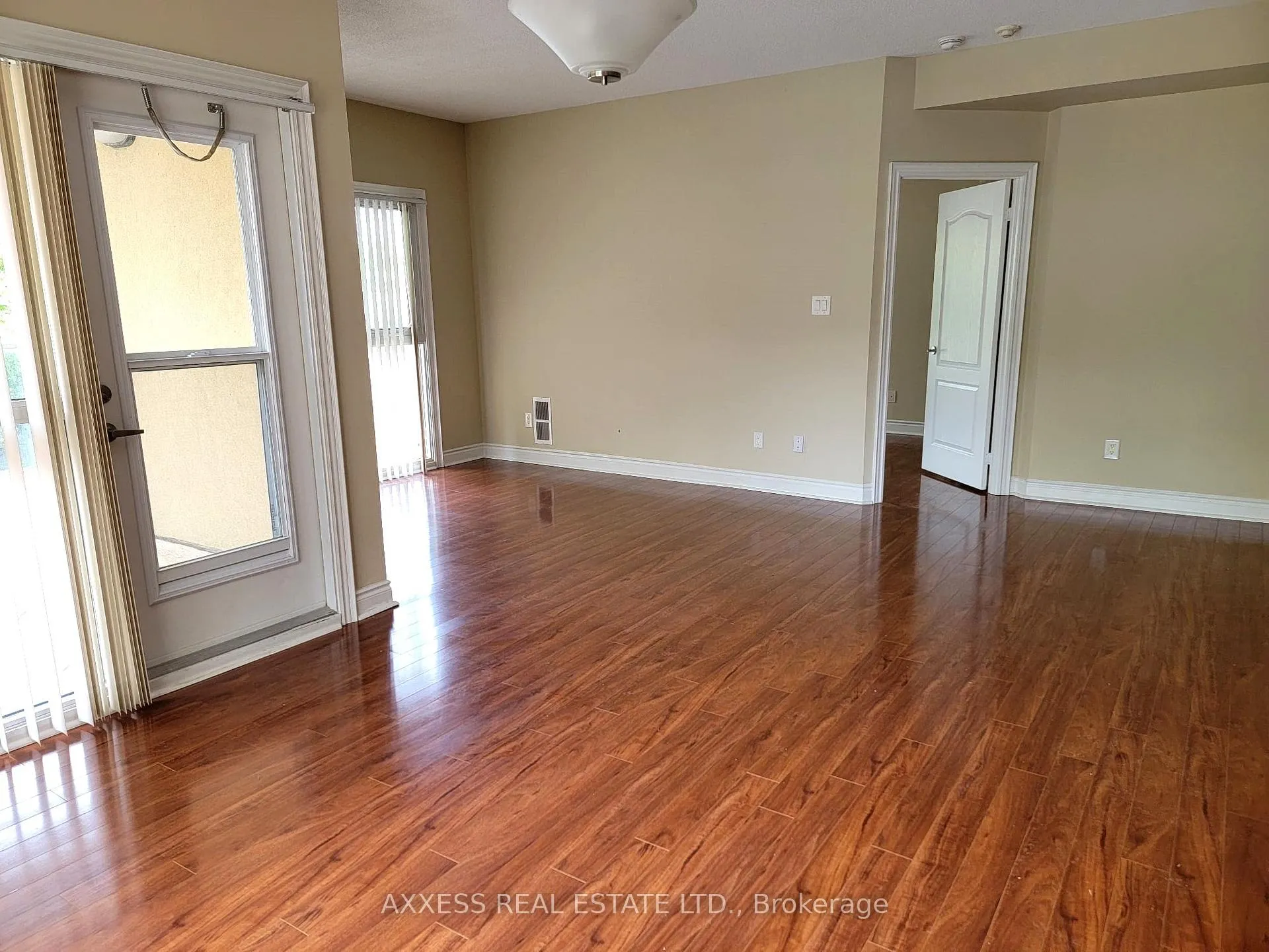 Photo 11 of Unit 210, 160 Woodbridge Avenue, Vaughan, West Woodbridge — HOMEH