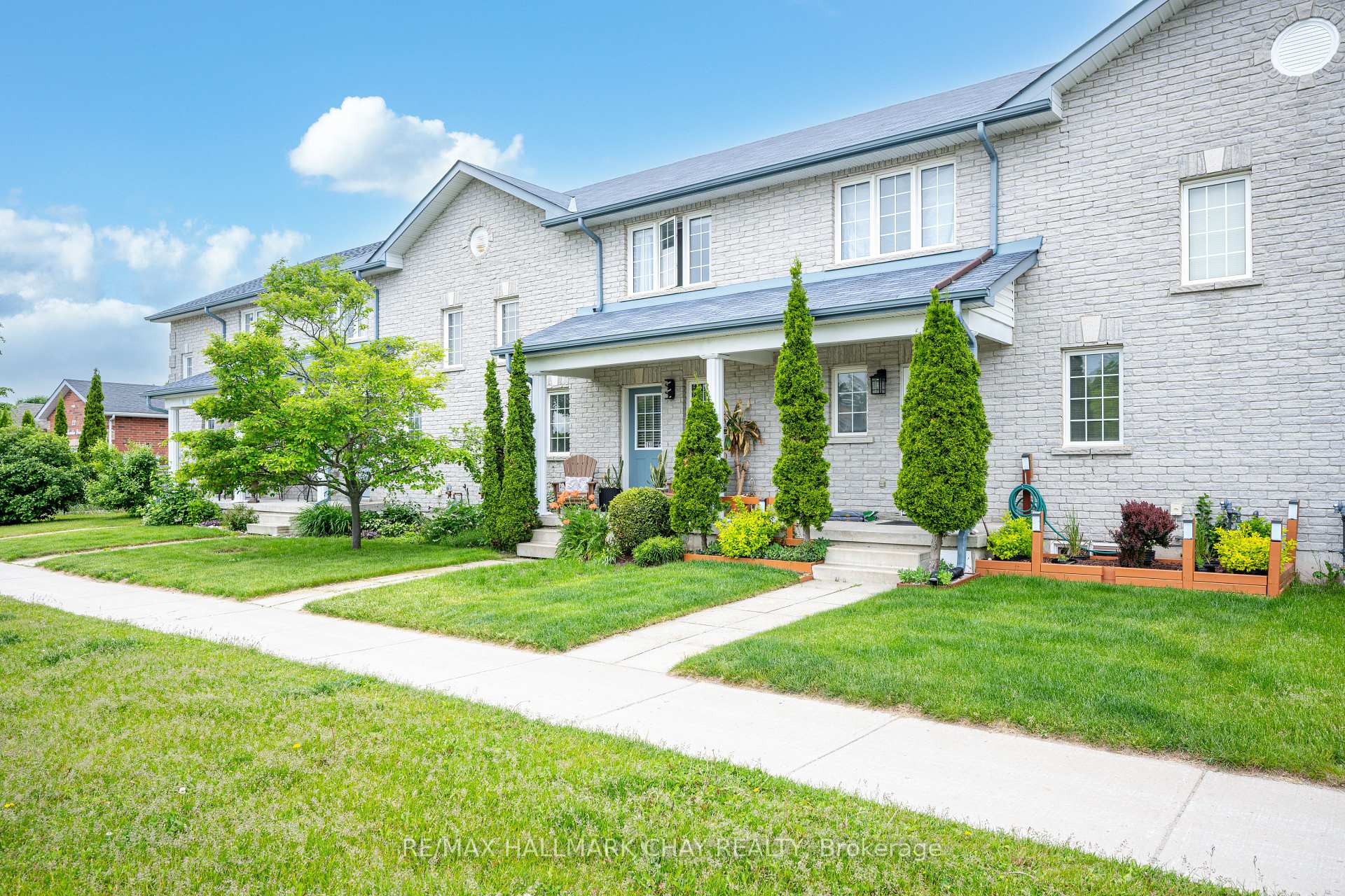 Front of Unit D, 16 Marsellus Drive