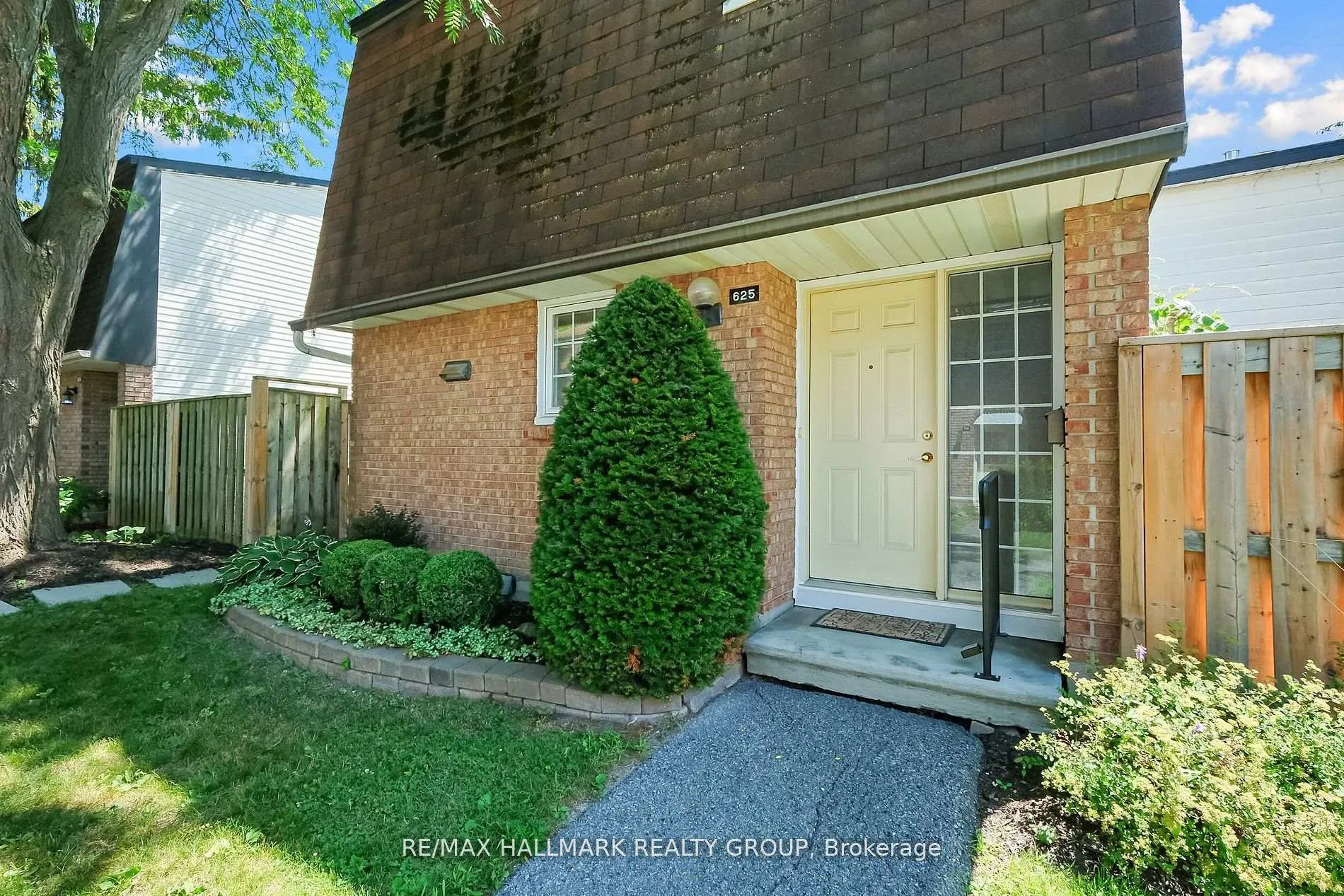 Photo 2 of 625 Trelawny Private, Ottawa, Carleton Square — HOMEH