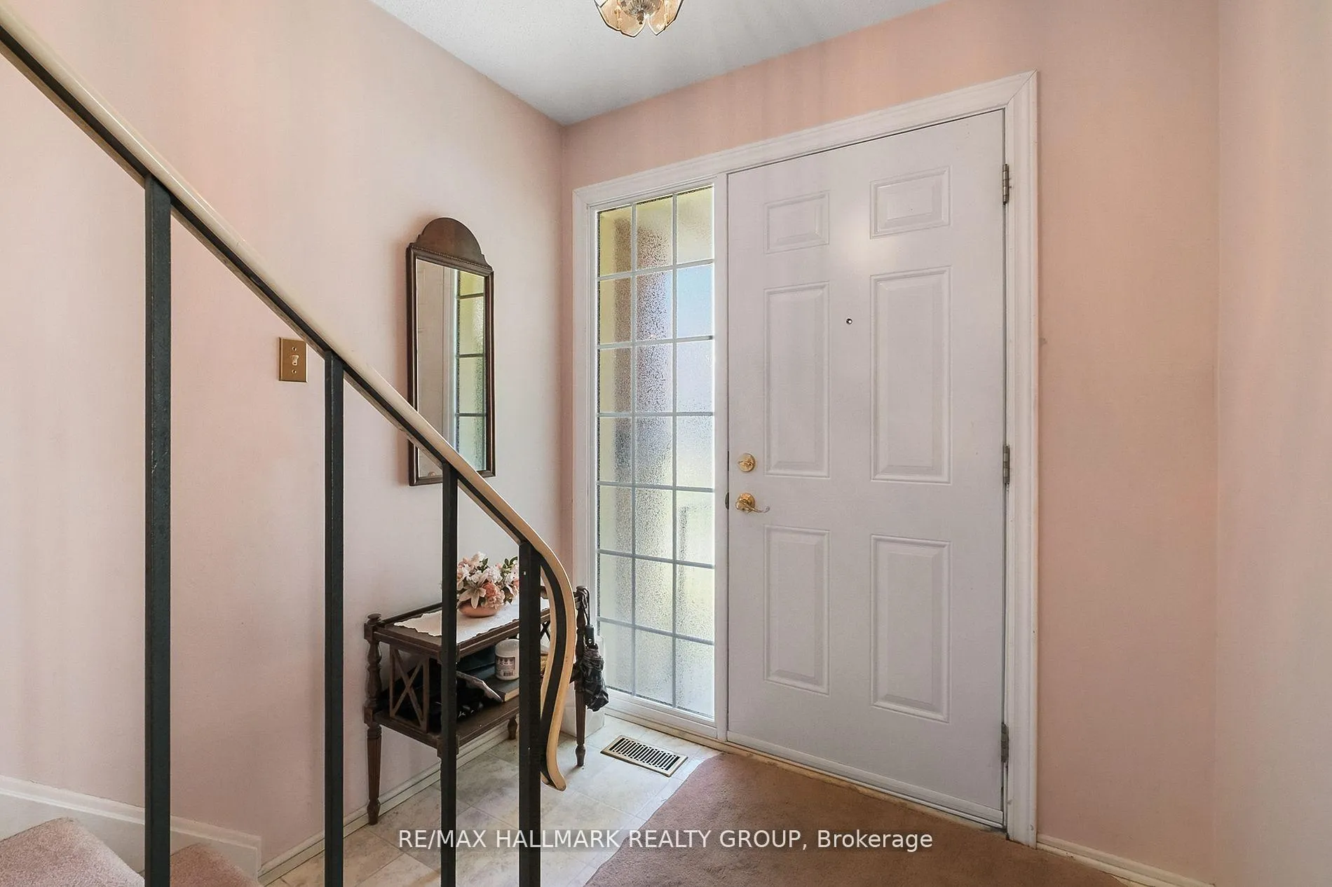 Photo 3 of 625 Trelawny Private, Ottawa, Carleton Square — HOMEH