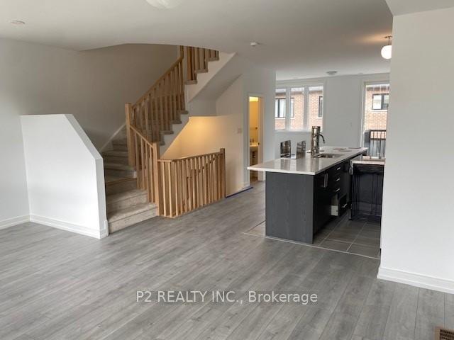 Photo 4 of 43 Red Maple Lane, Barrie, Innis-Shore — HOMEH