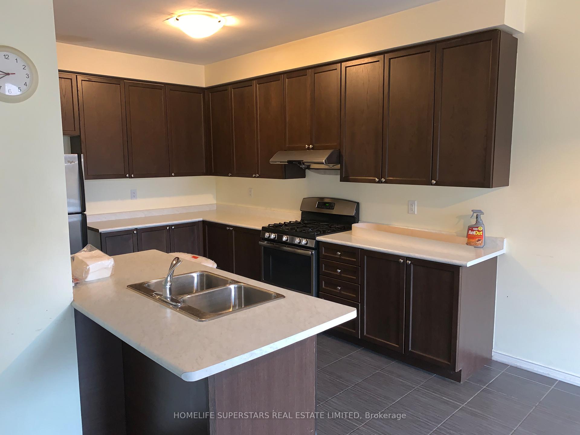 Photo 6 of Unit Upper, 72 Loftsmoor Drive, Brampton, Sandringham-Wellington — HOMEH